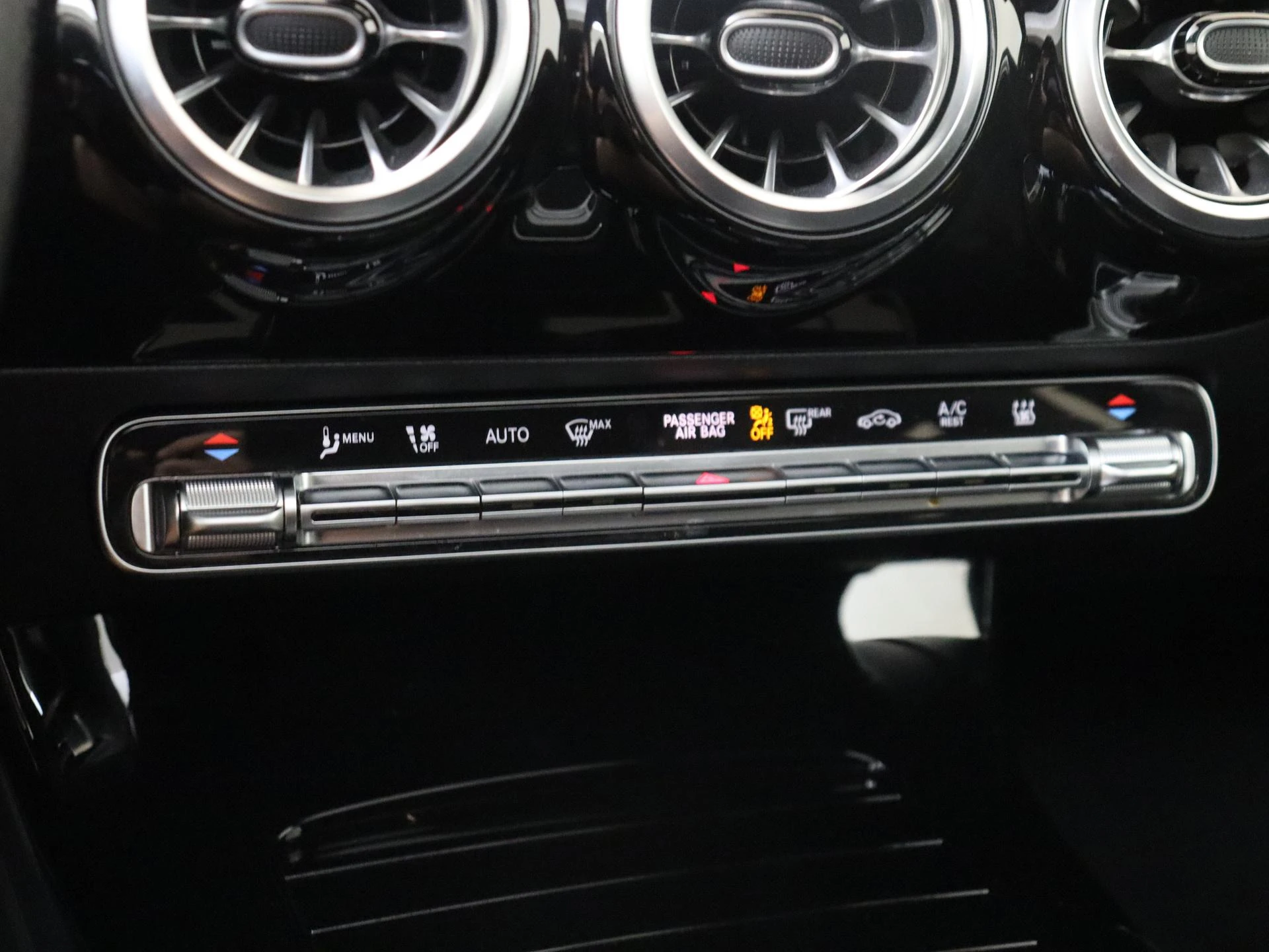 Mercedes-Benz-A-Klasse-image-20