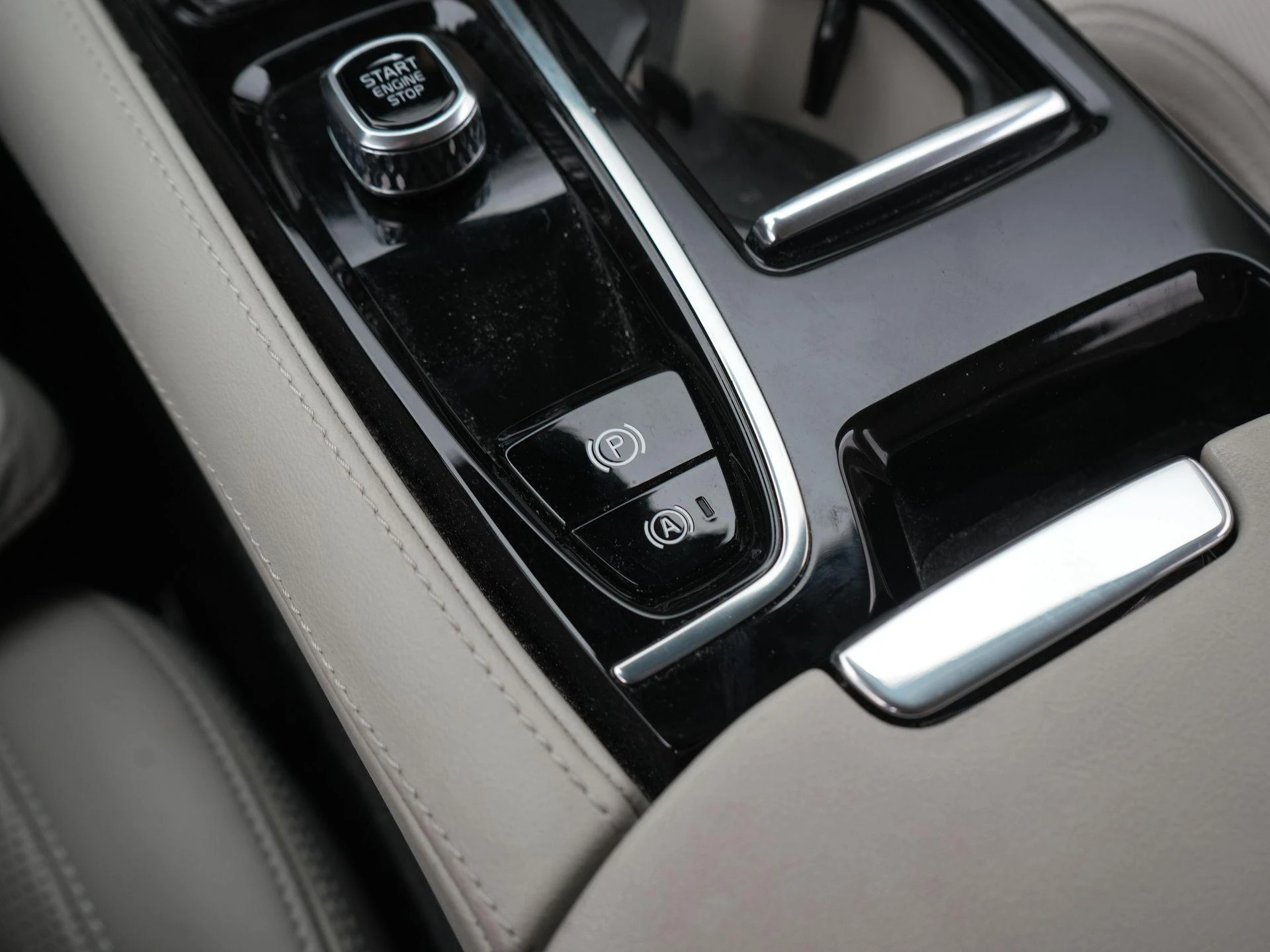 Volvo-S90-image-24