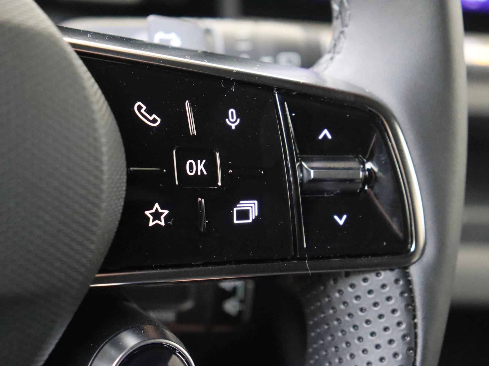 Renault-Megane E-Tech-image-13