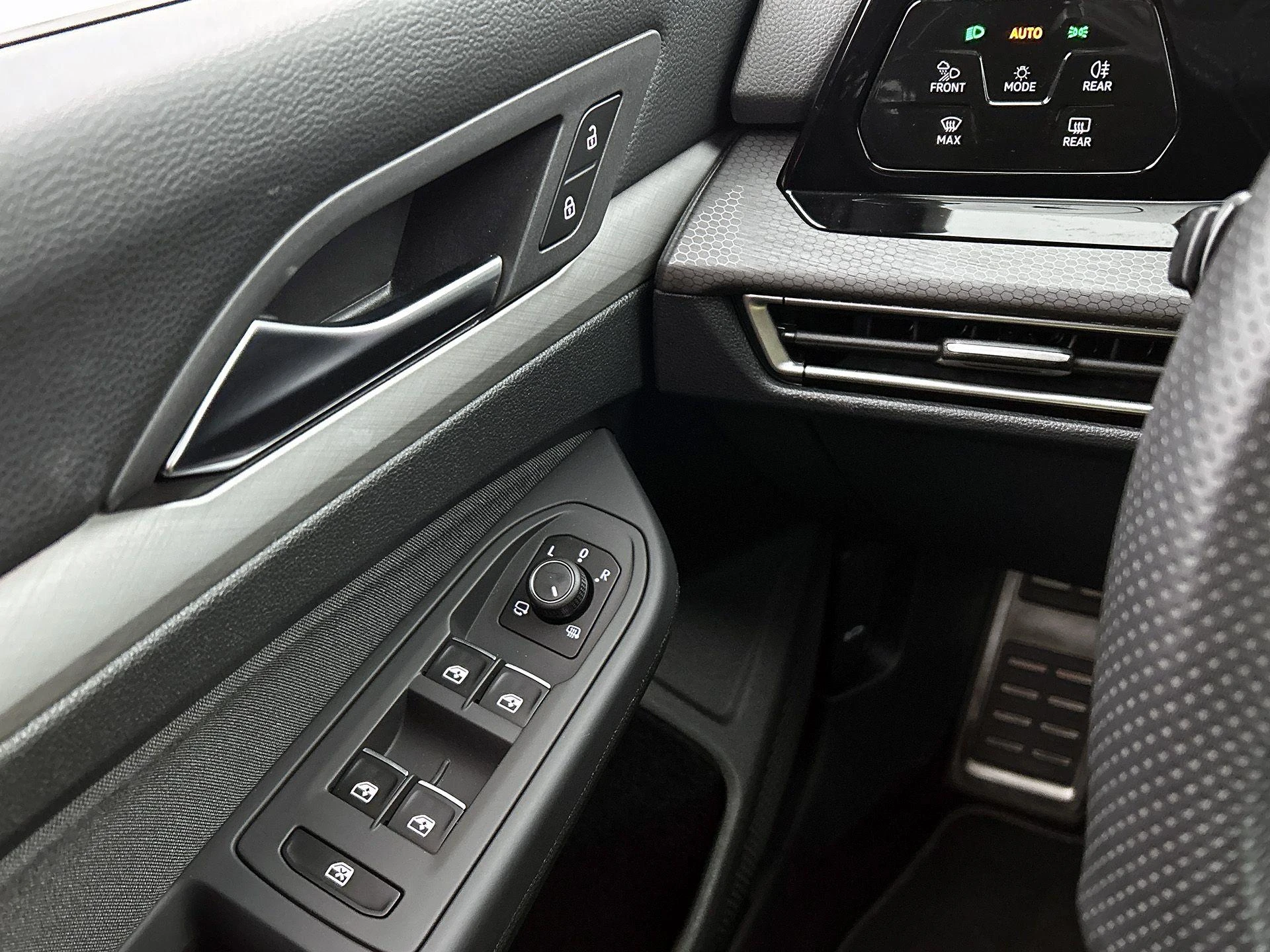 Volkswagen-Golf-image-43