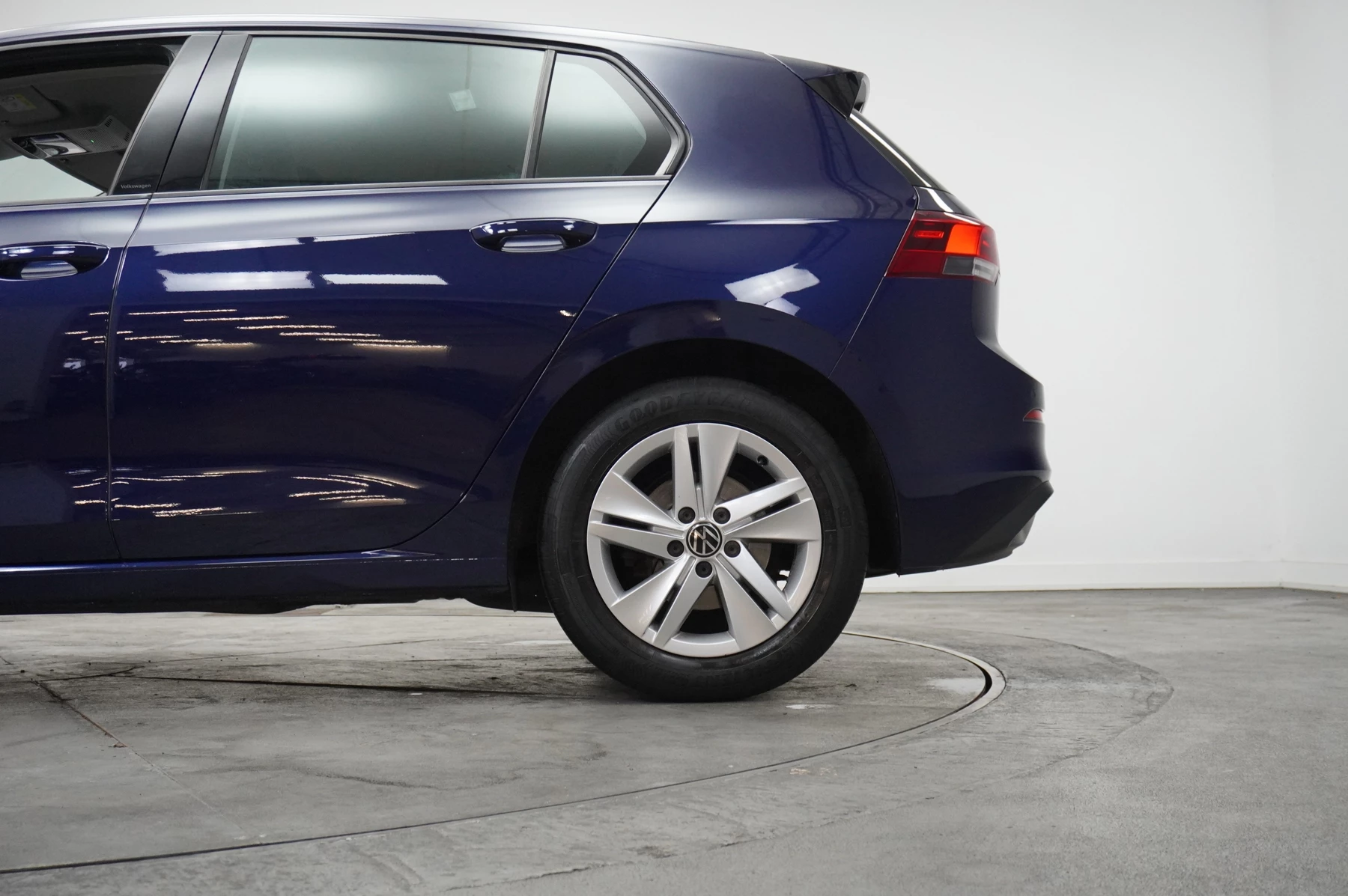 Volkswagen-Golf-image-41
