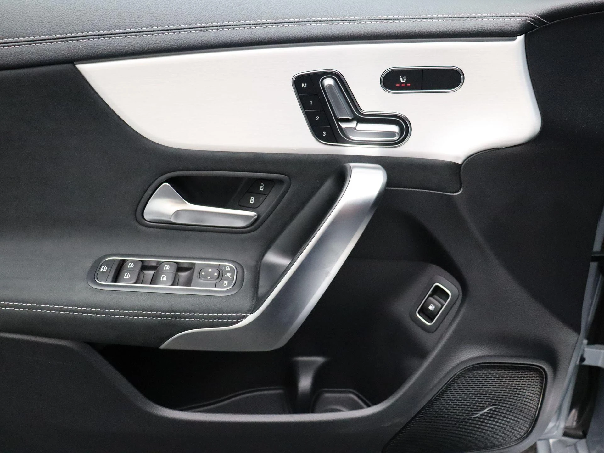 Mercedes-Benz-CLA-image-10