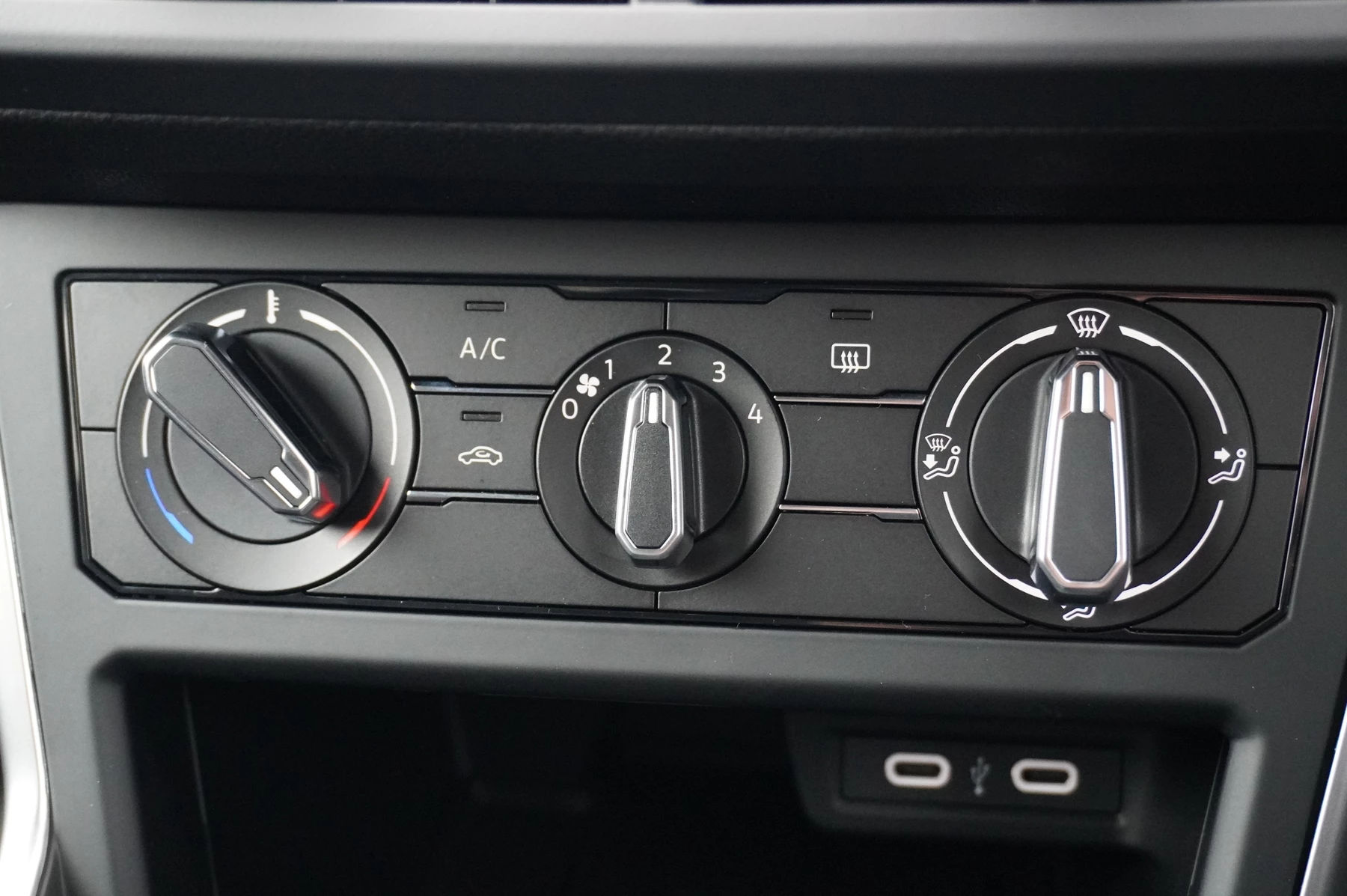 Volkswagen-Polo-image-35