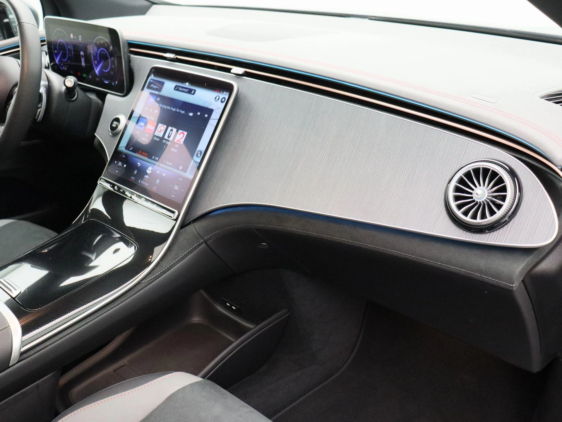 Mercedes-Benz-EQE-image-14