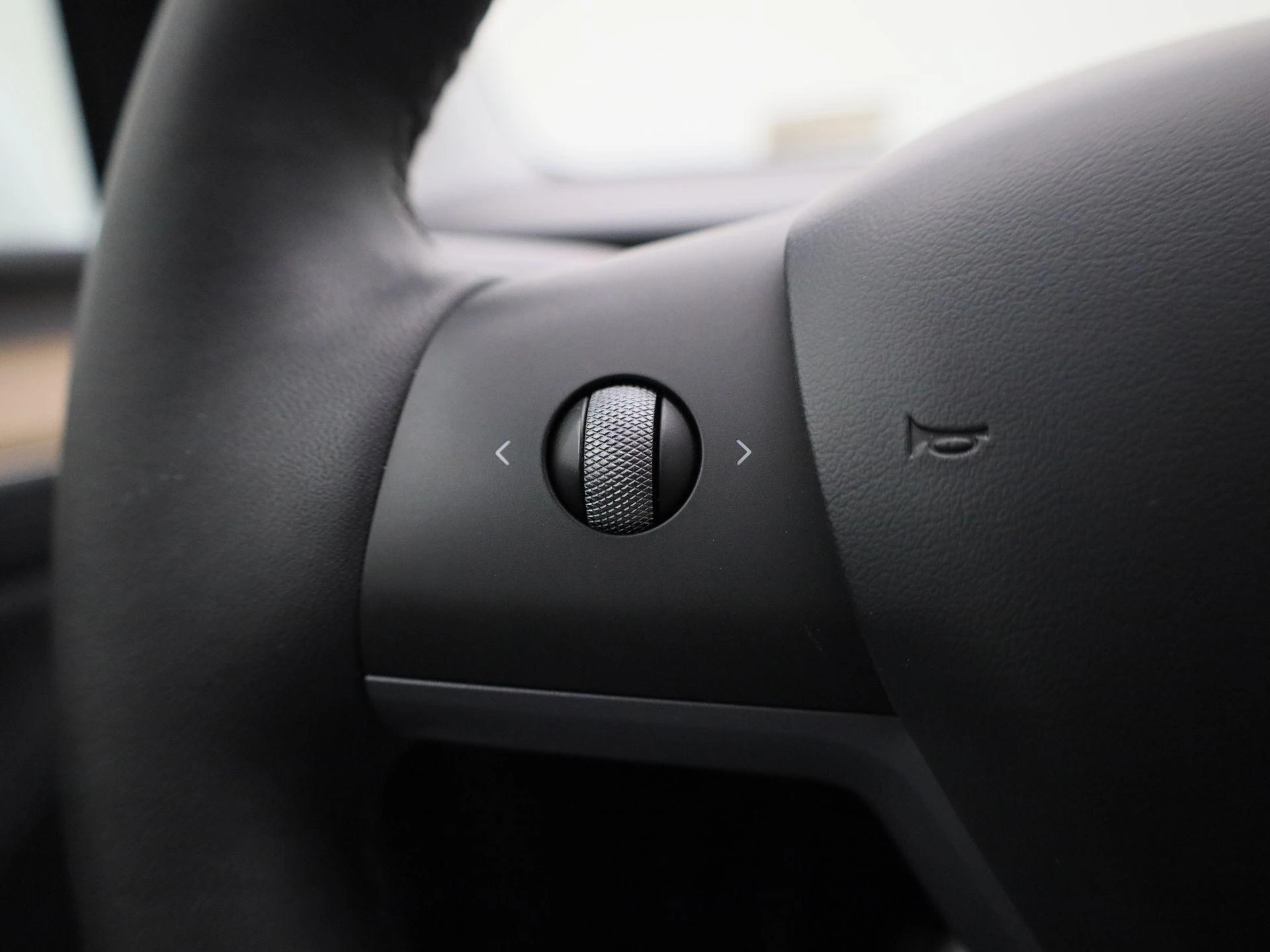Tesla-Model Y-image-18