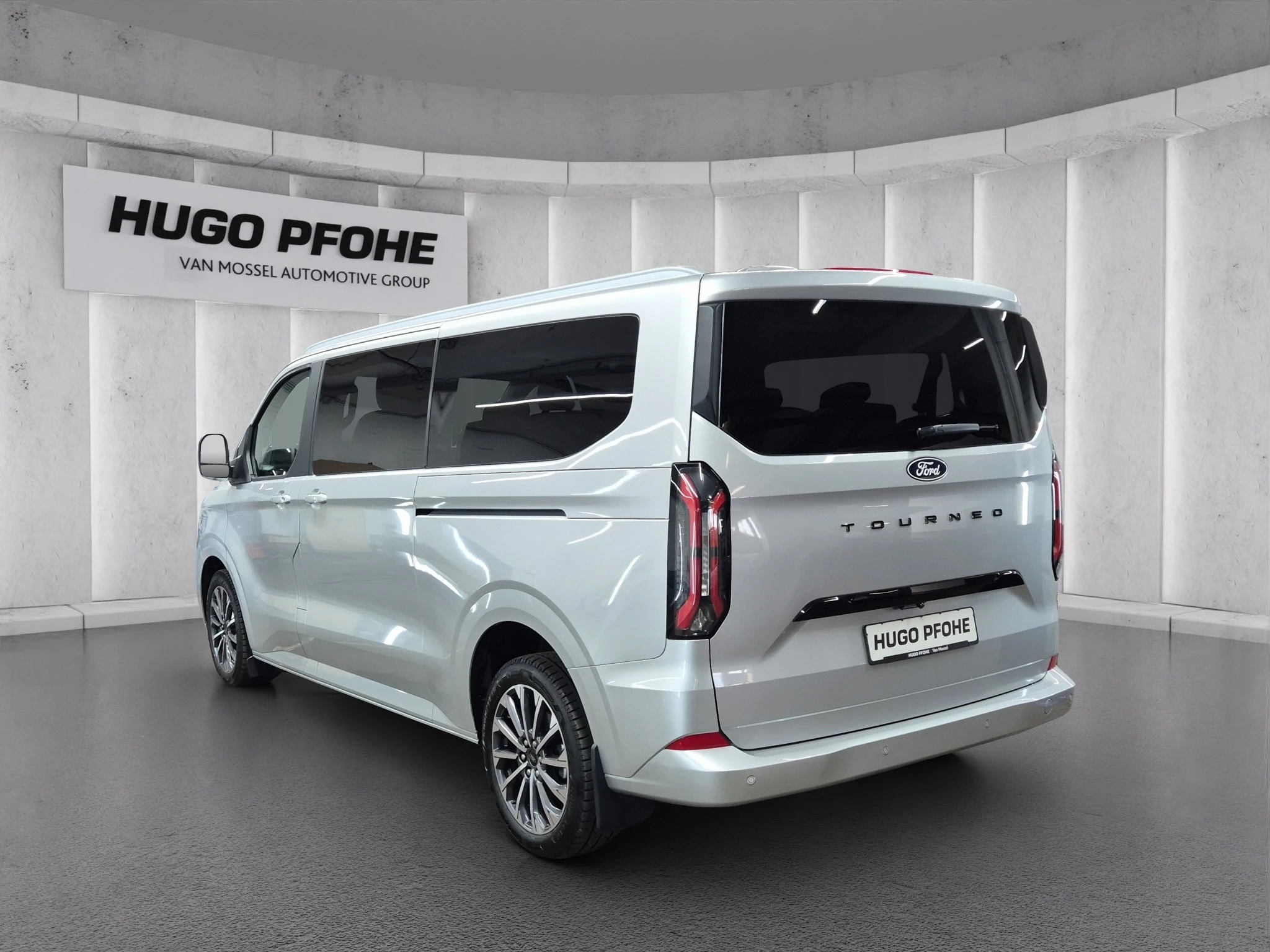Ford-Tourneo Custom-image-2