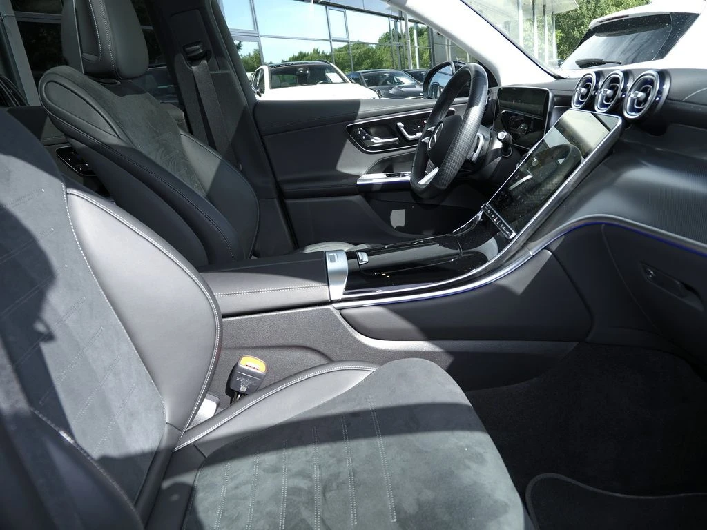Mercedes-Benz-GLC 200-image-10
