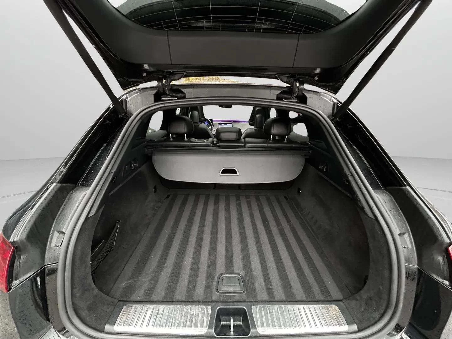 Mercedes-Benz-EQE-image-19