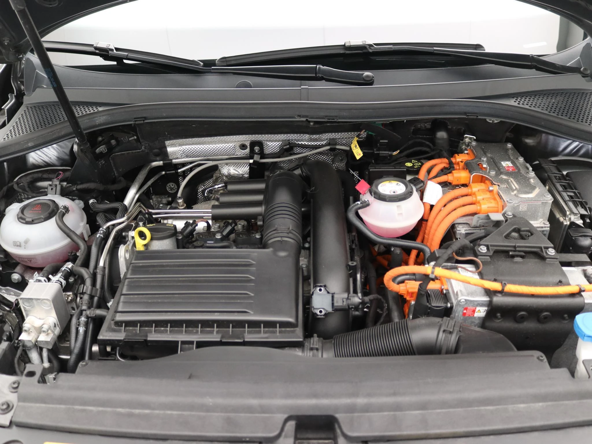Volkswagen-Tiguan-image-16
