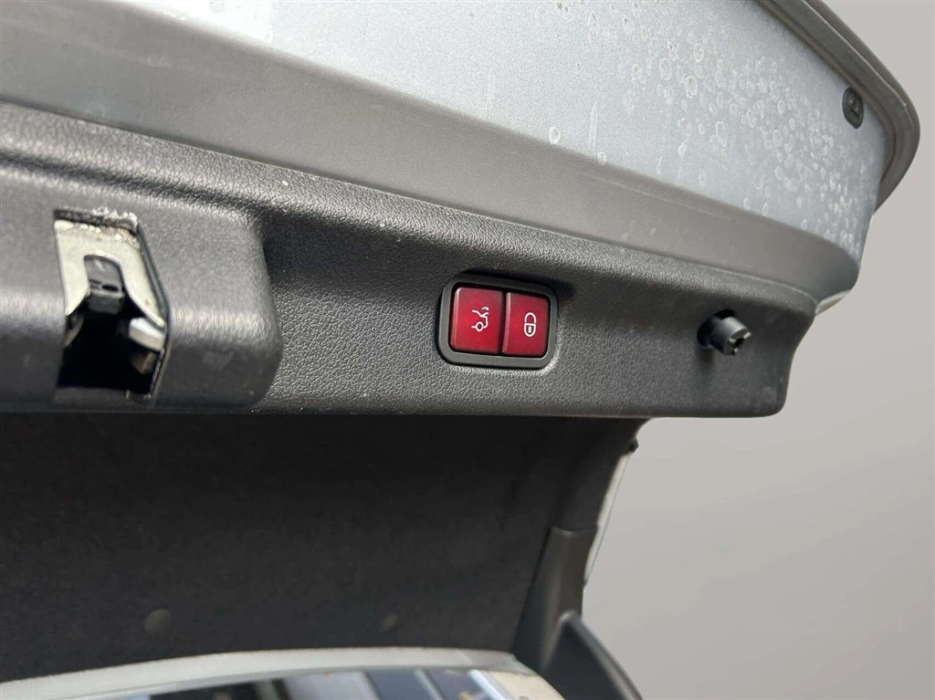 Mercedes-Benz-EQE-image-22