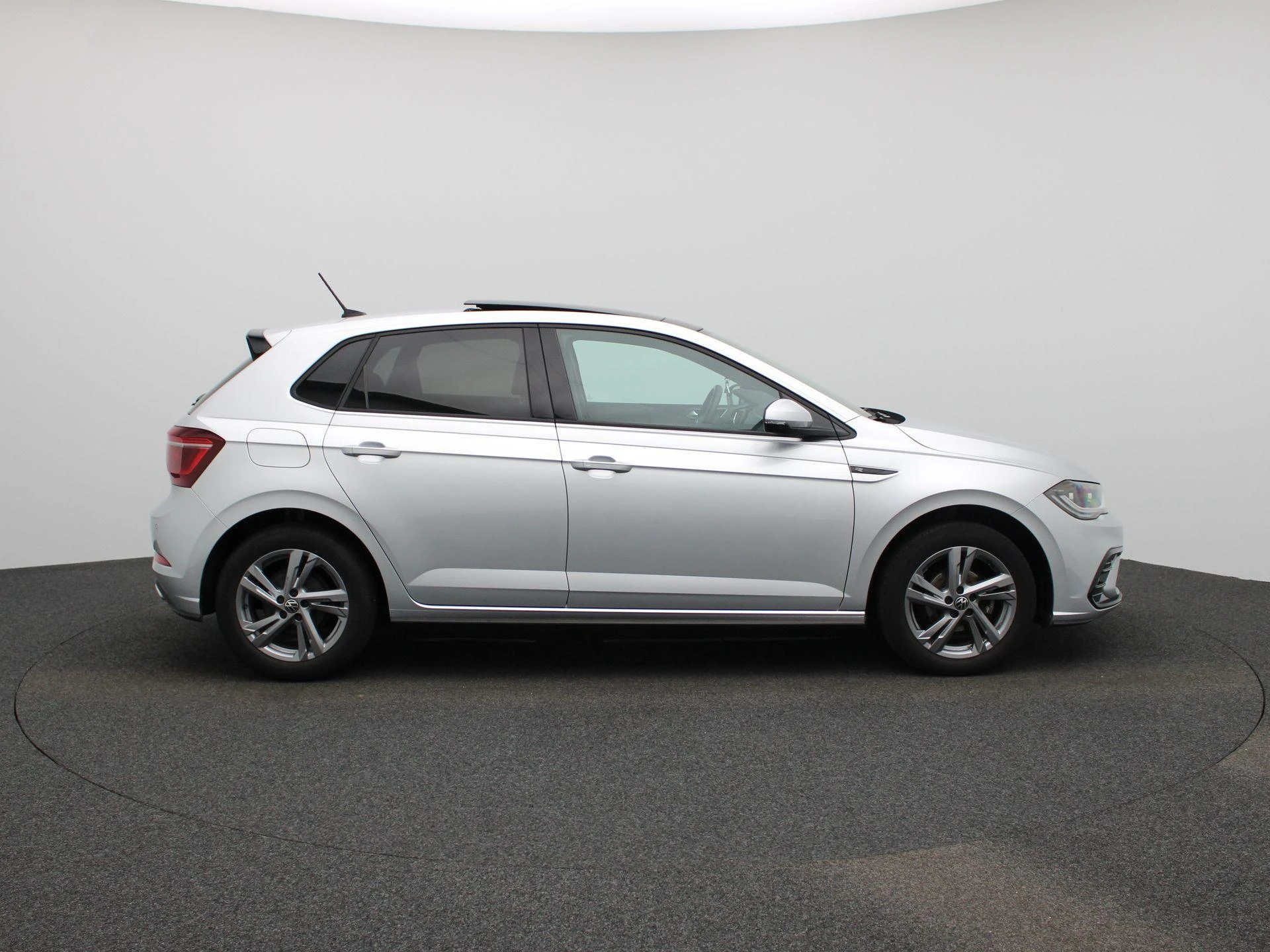 Volkswagen-Polo-image-5