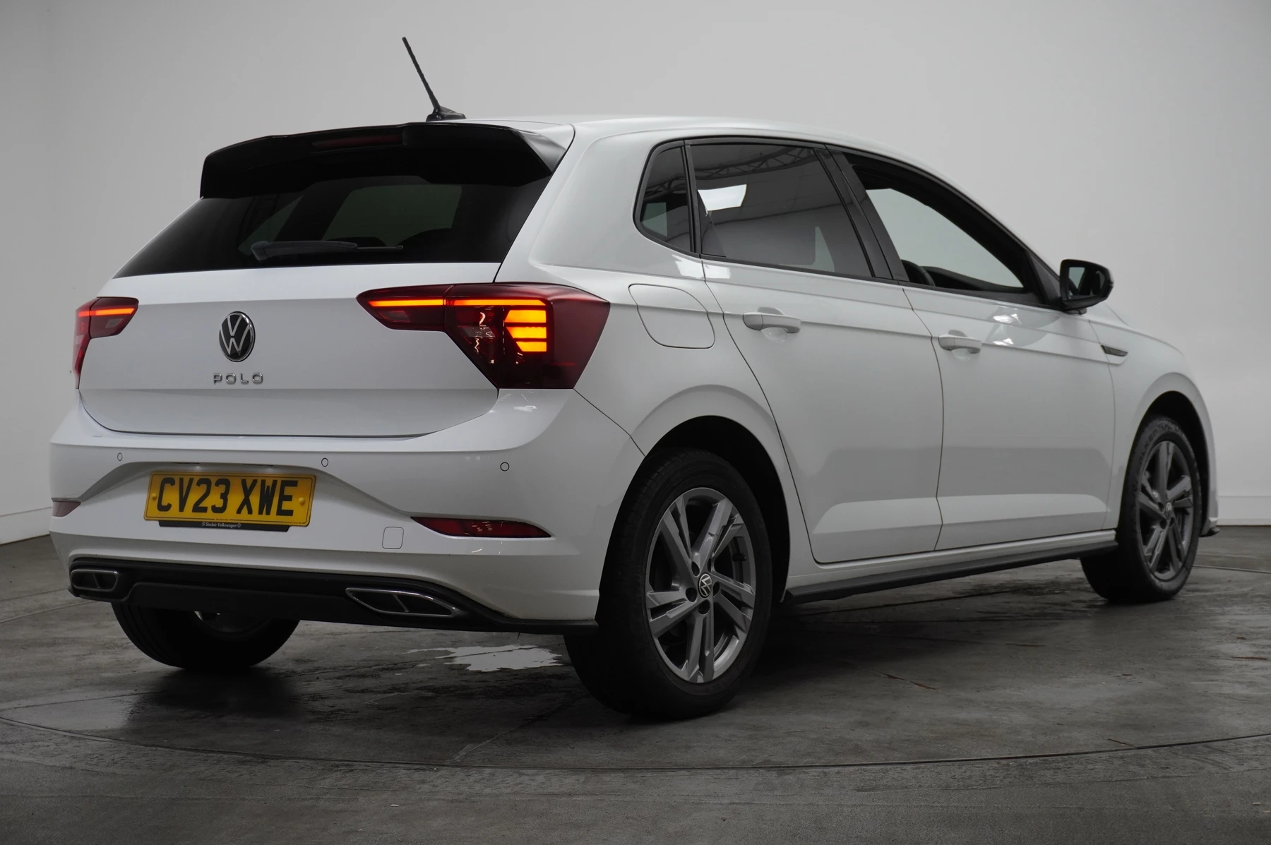 Volkswagen-Polo-image-16