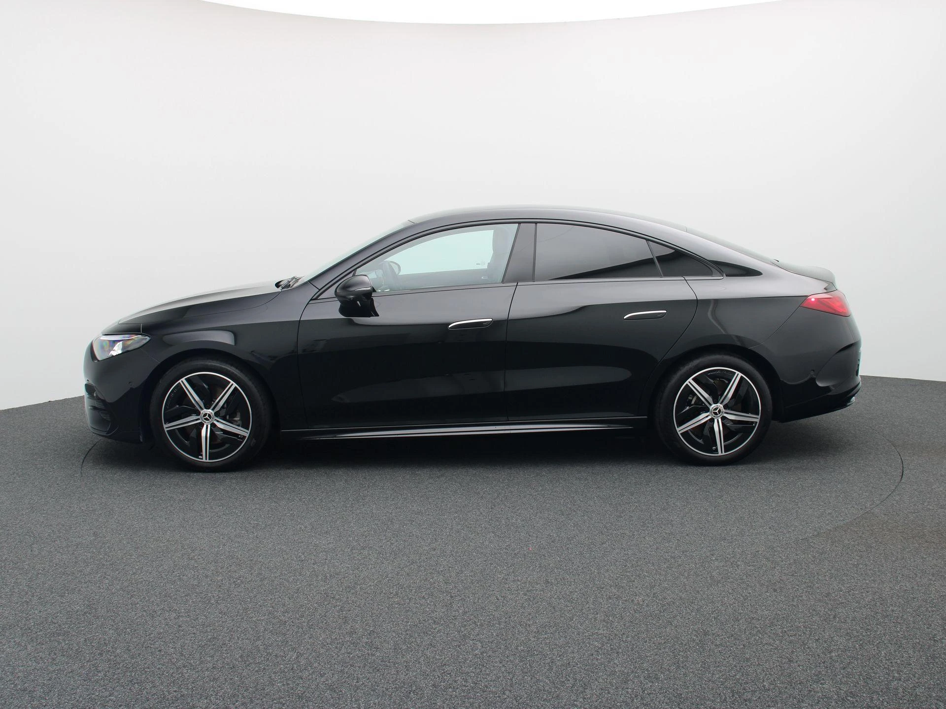 Mercedes-Benz-CLA-image-3