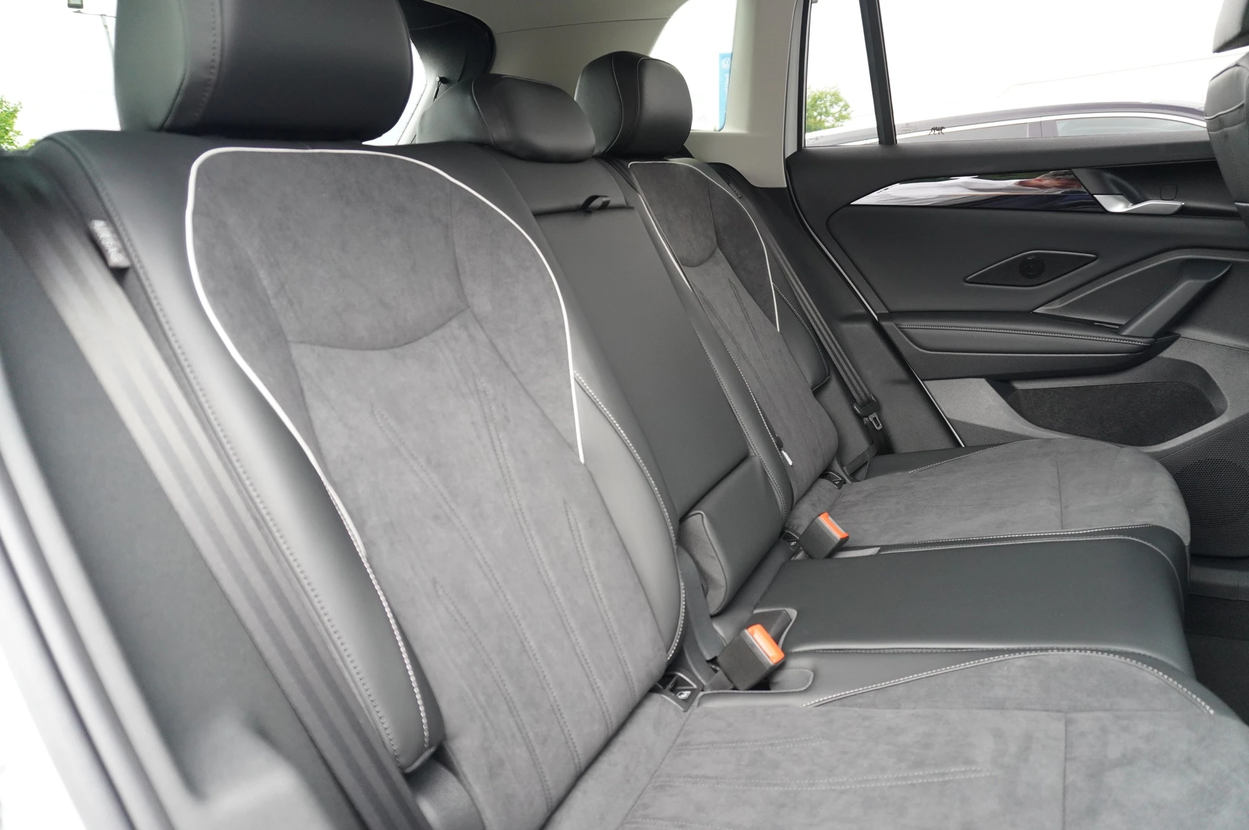 Volkswagen-Tiguan-image-11