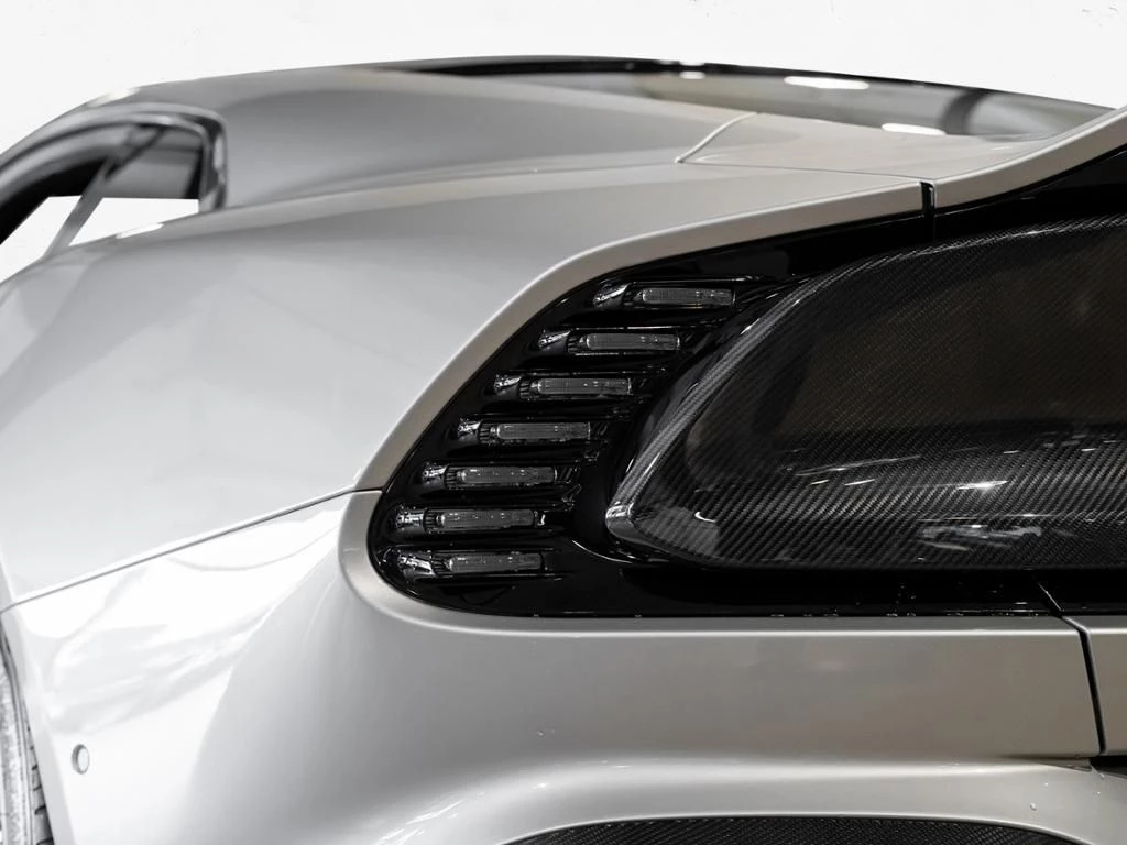 Aston Martin-Vanquish-image-25