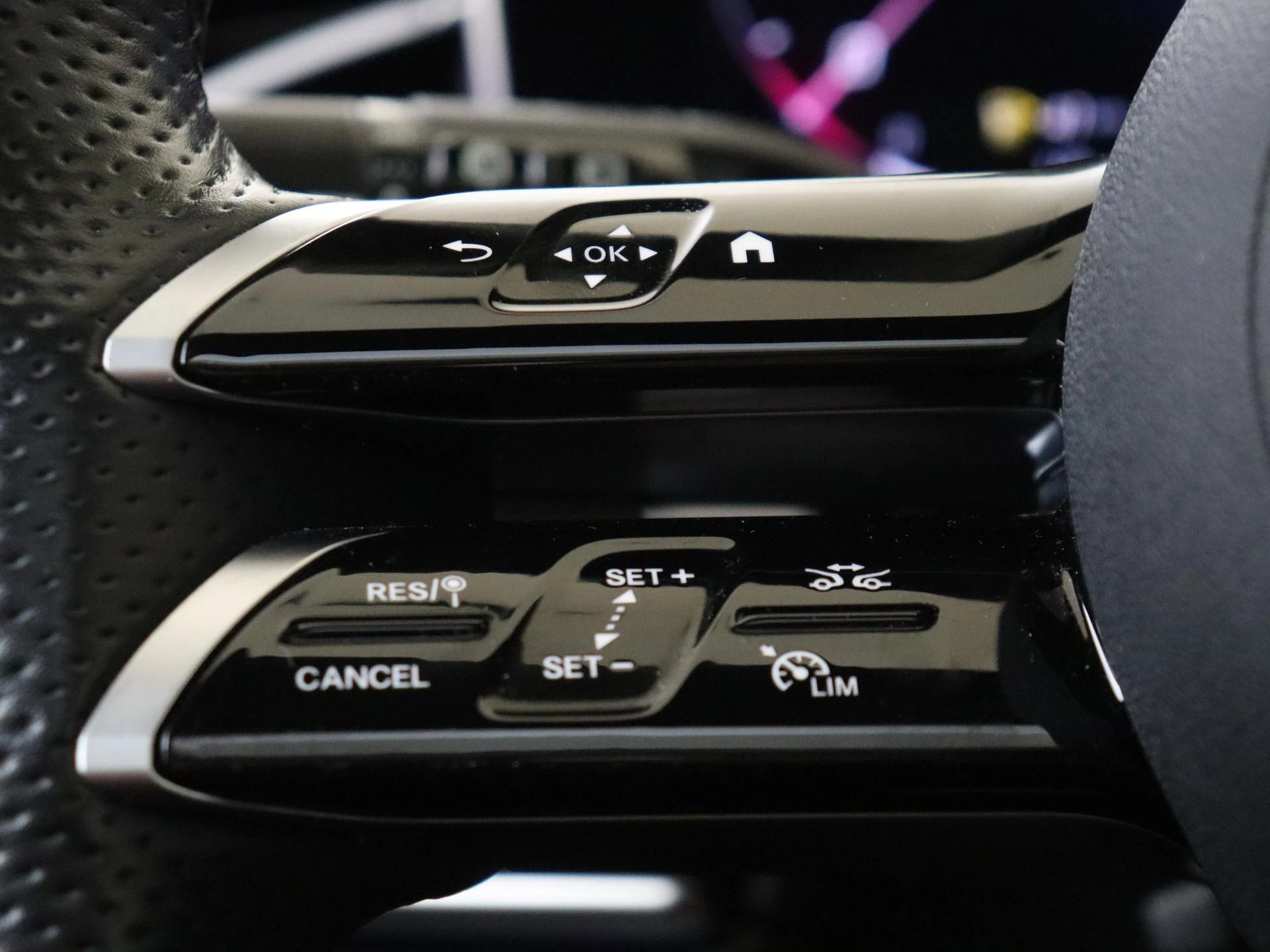 Mercedes-Benz-E-Klasse-image-11