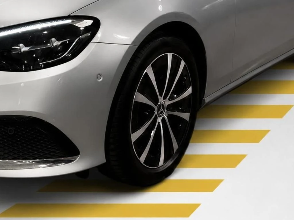 Mercedes-Benz-E-Klasse 300 de-image-5