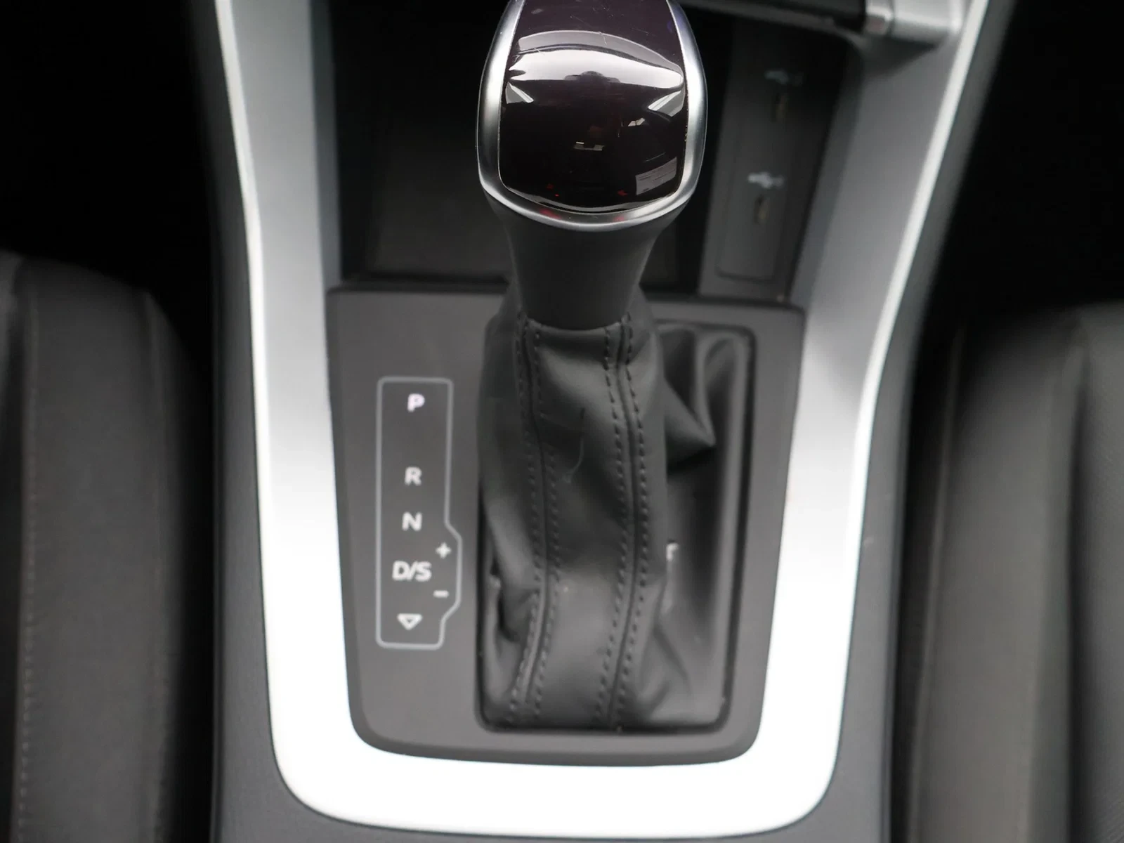 Audi Q3 PHEV Audi Q3 PHEV Attraction 45TFSIe 245PK *AUTOMAAT*SHADOW LOOK*CAMERA*PDC*CRUISE*NAVI*APP-CONNECT*...*