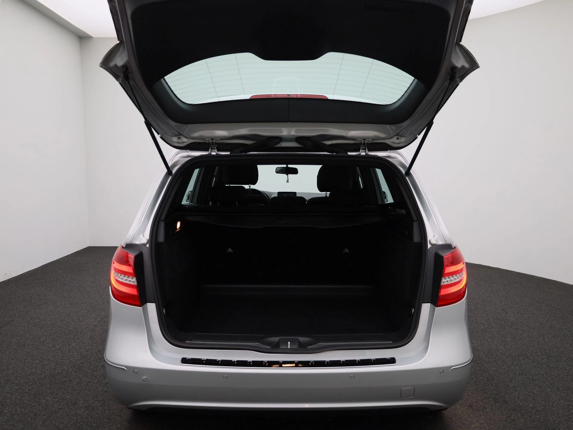 Mercedes-Benz-B-Klasse-image-10