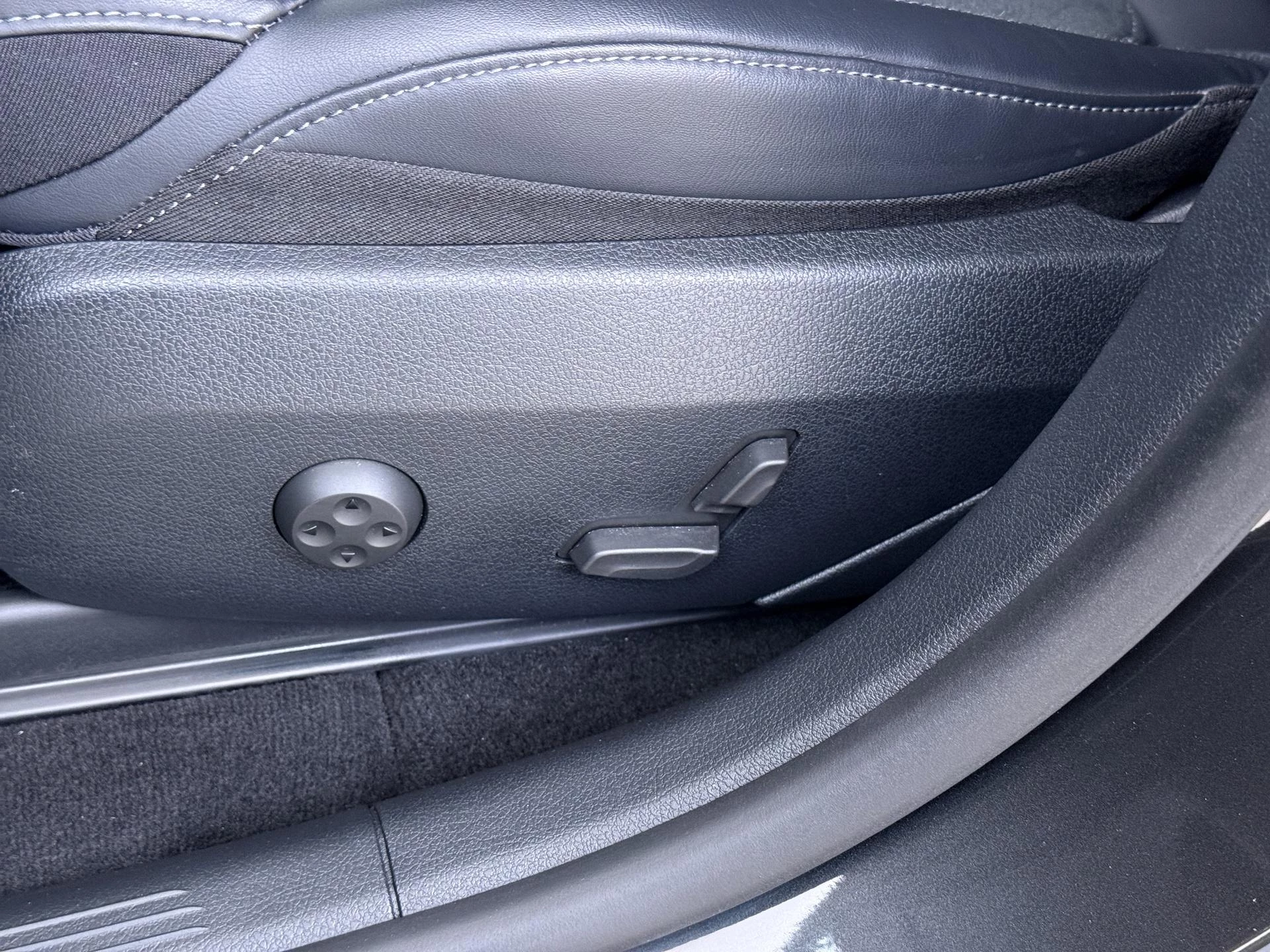 Mercedes-Benz-GLC-image-29