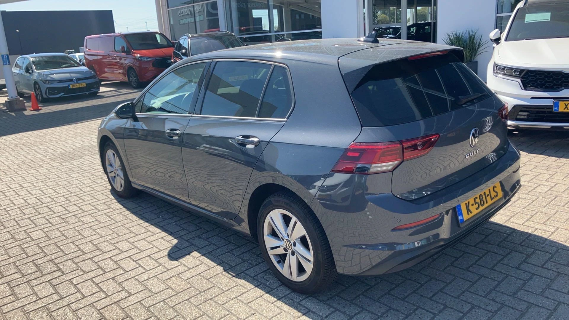 Volkswagen-Golf-image-1