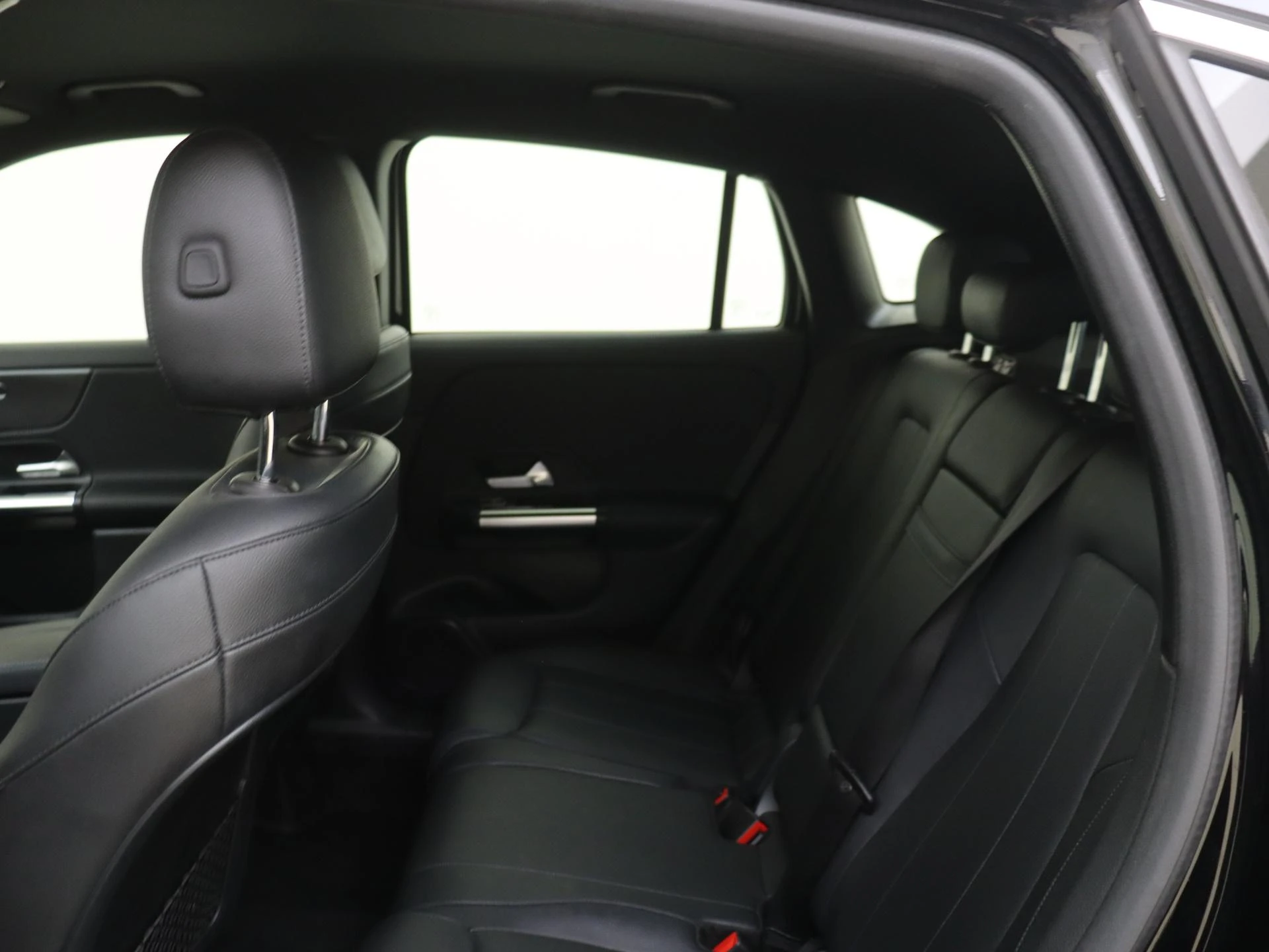 Mercedes-Benz-GLA-image-15