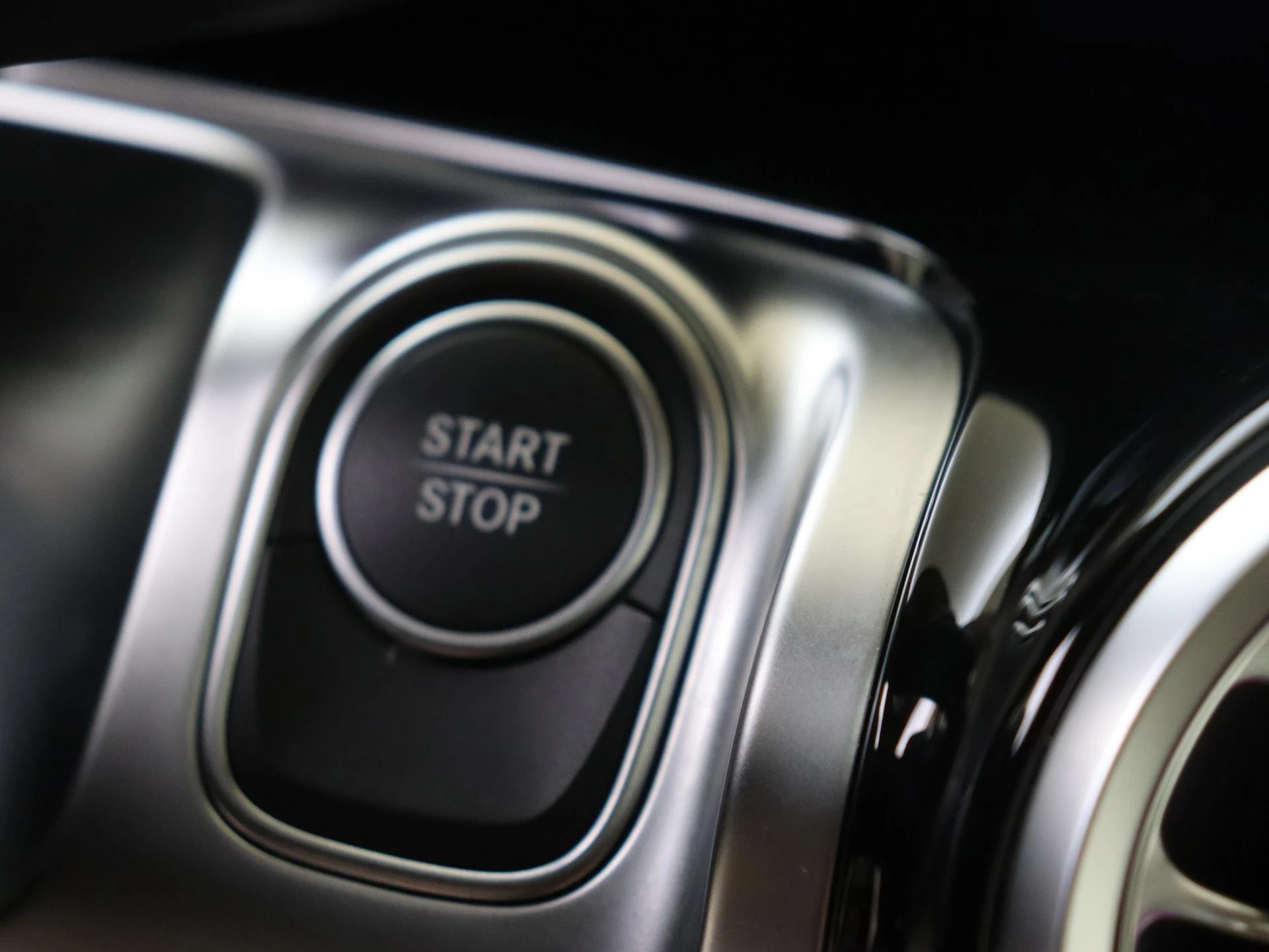 Mercedes-Benz-EQB-image-21