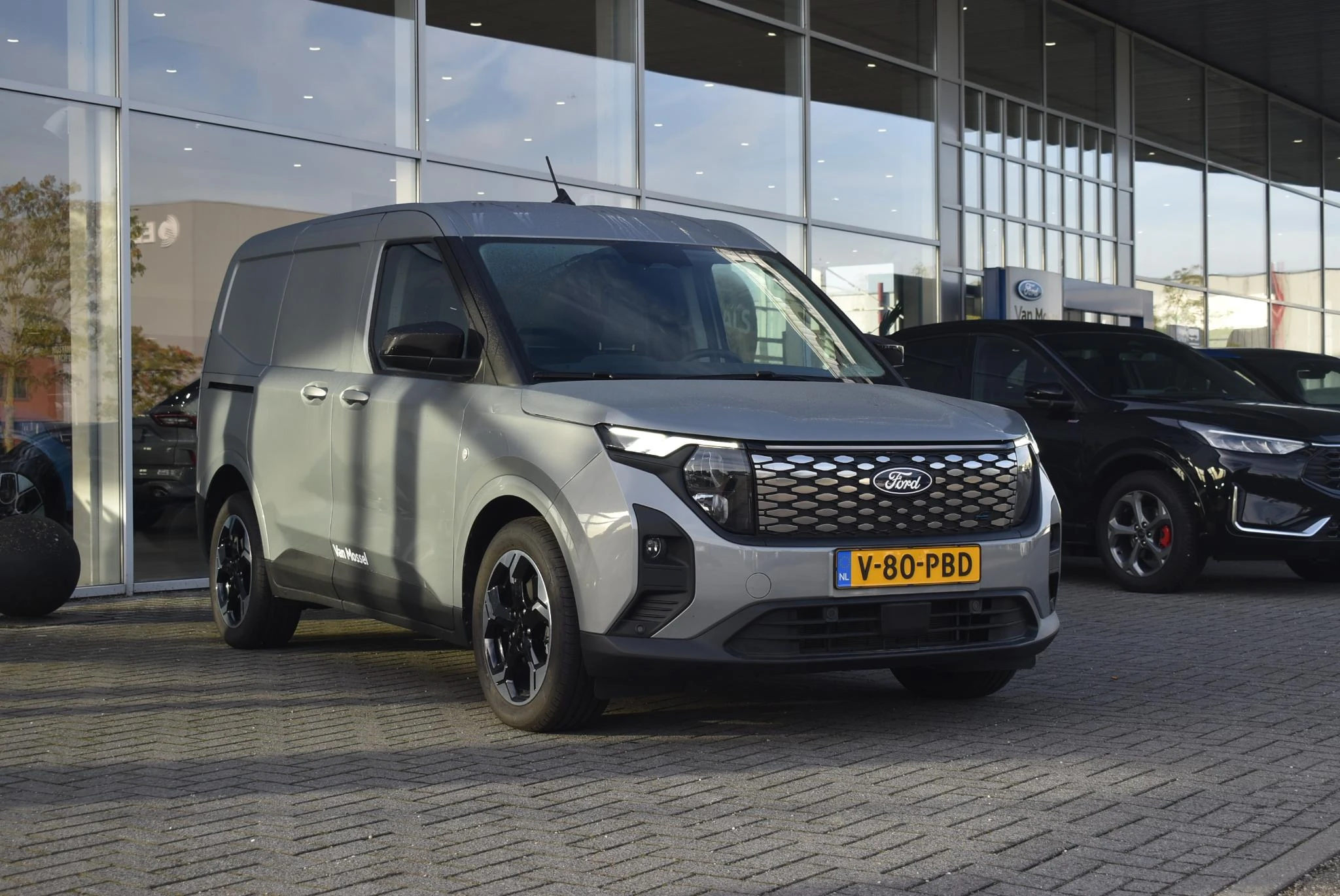 Ford-E-Transit Courier-image-2