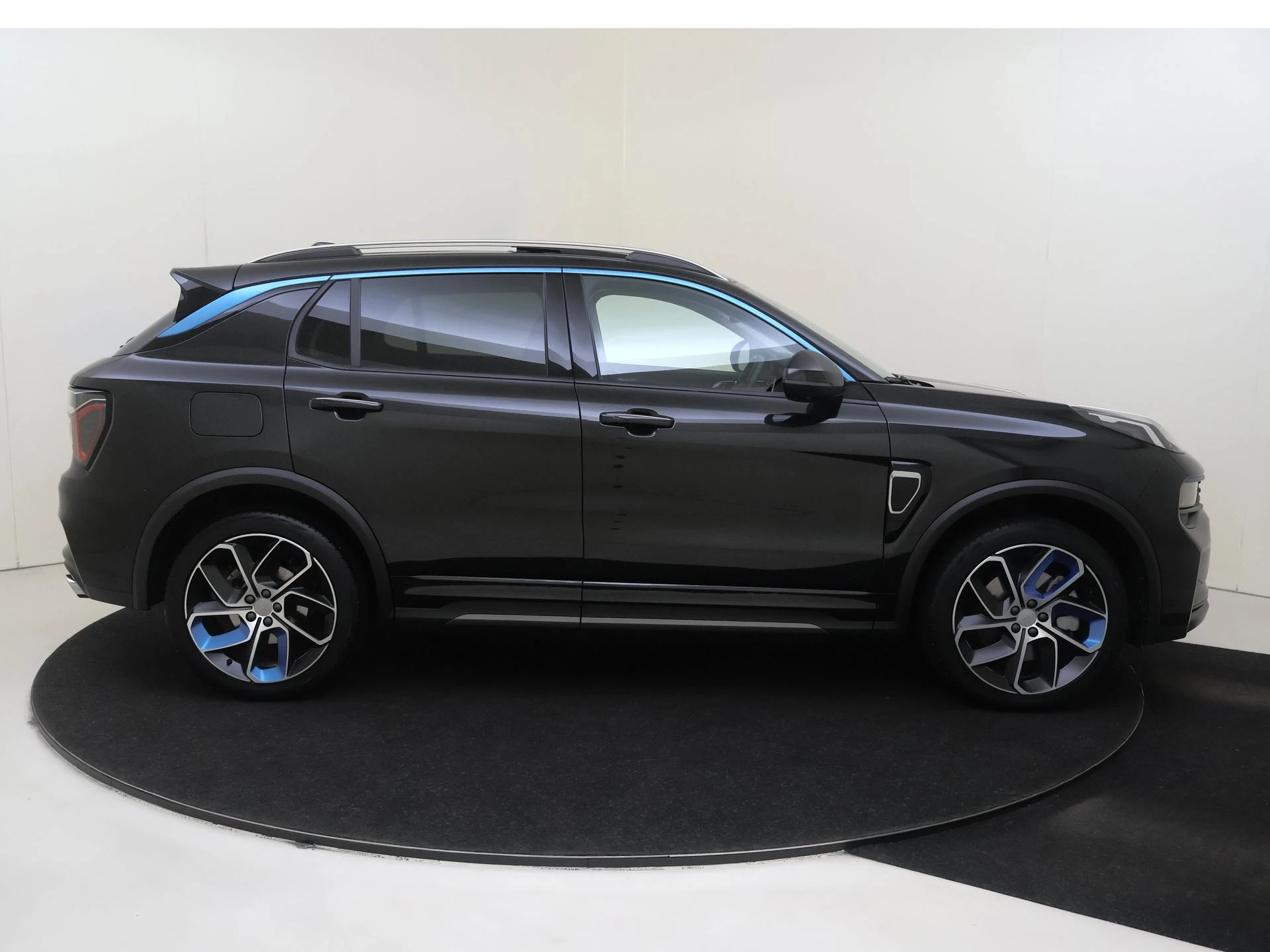 Lynk & Co-01-image-8
