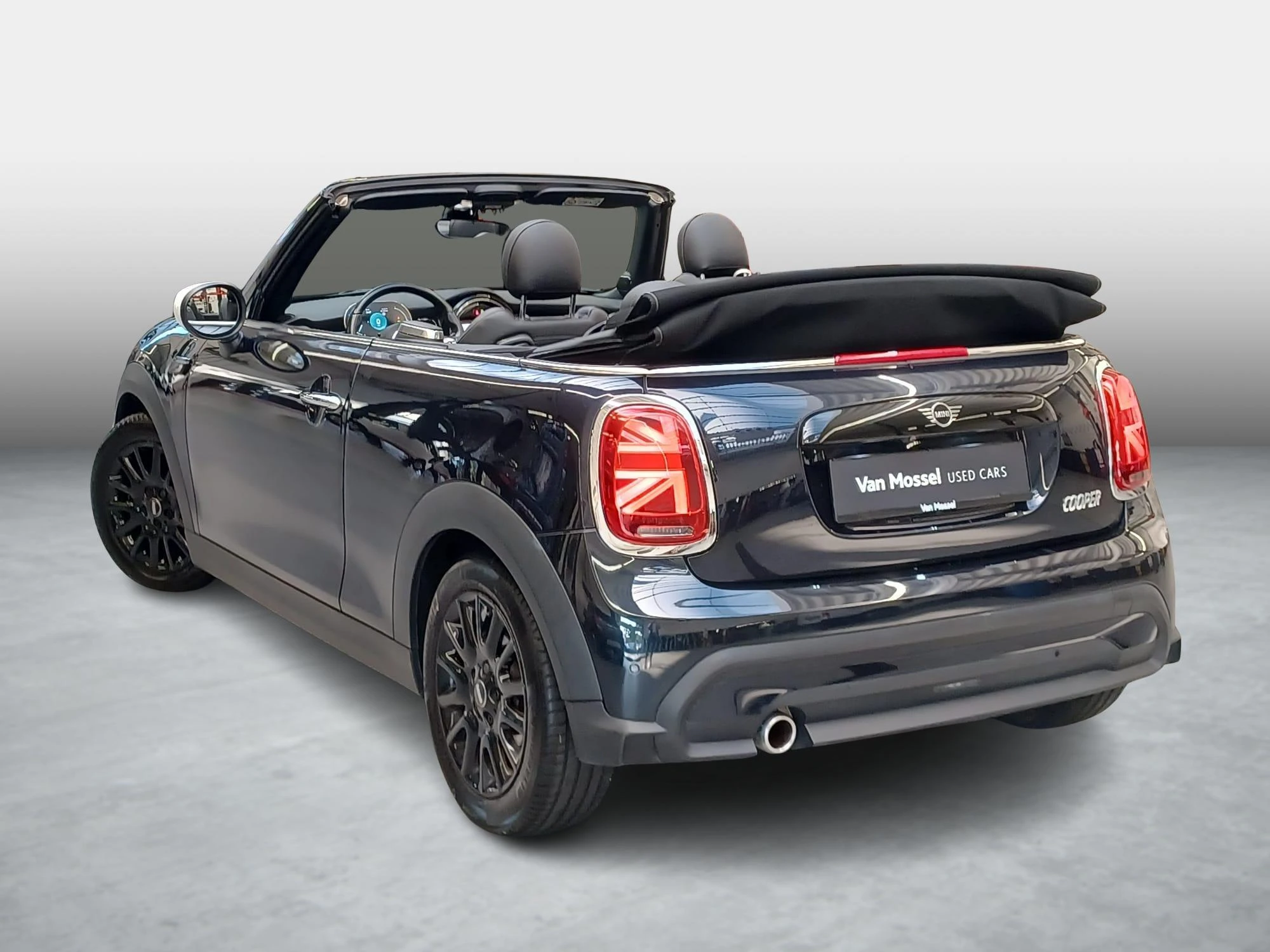 MINI-Cooper Cabrio-image-4