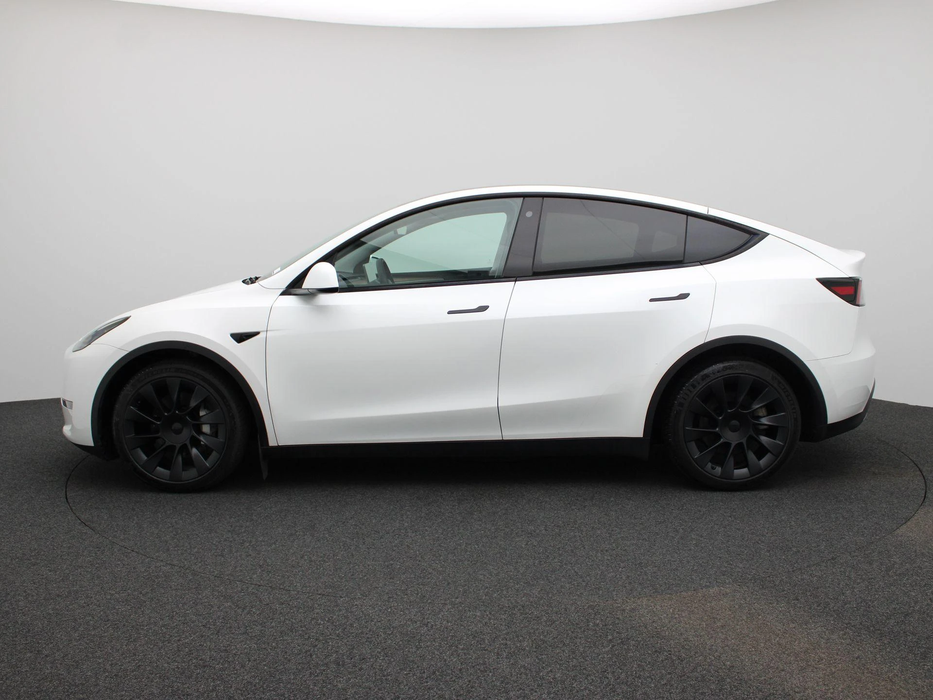 Tesla-Model Y-image-4