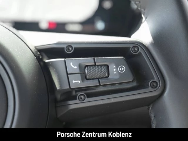 Porsche Macan 4 -