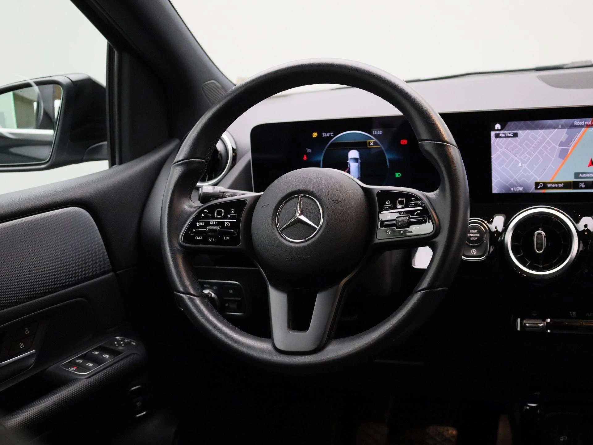 Mercedes-Benz-B-Klasse-image-8