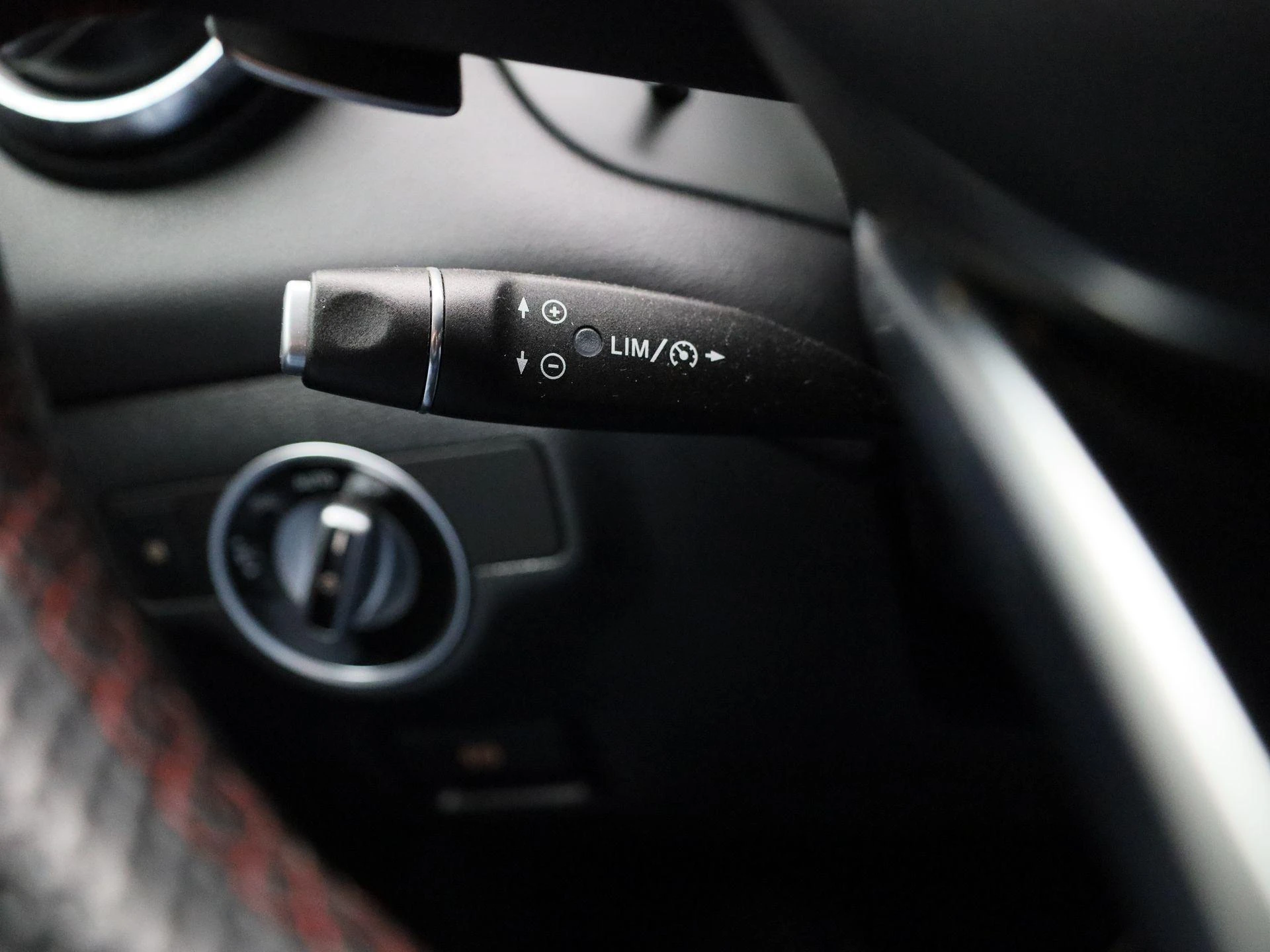 Mercedes-Benz-CLA-image-27