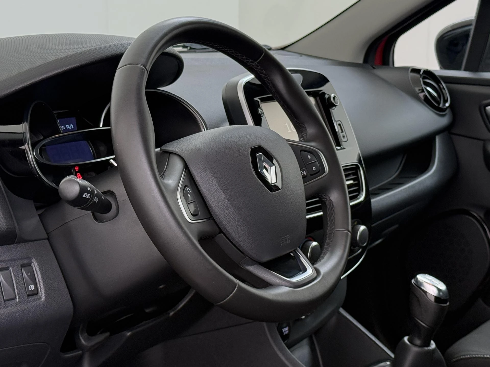 Renault-Clio-image-12