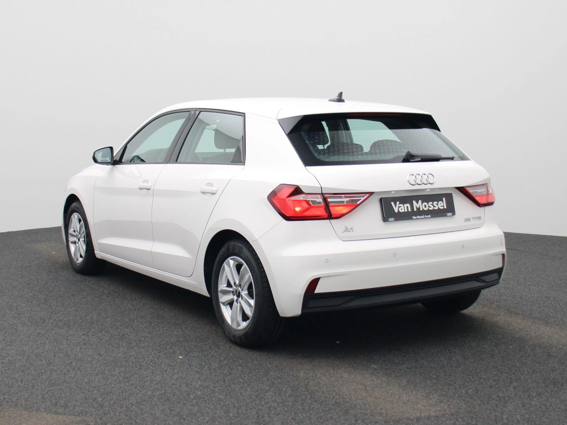 Audi-A1 Sportback-image-1