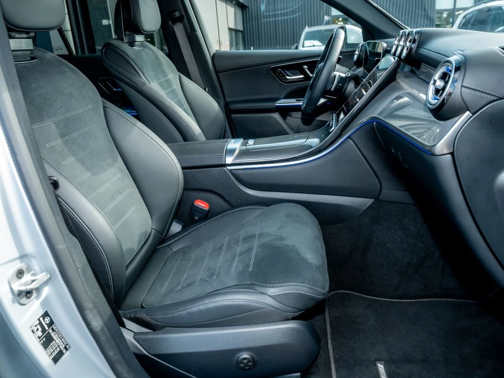 Mercedes-Benz-GLC 300 d-image-11
