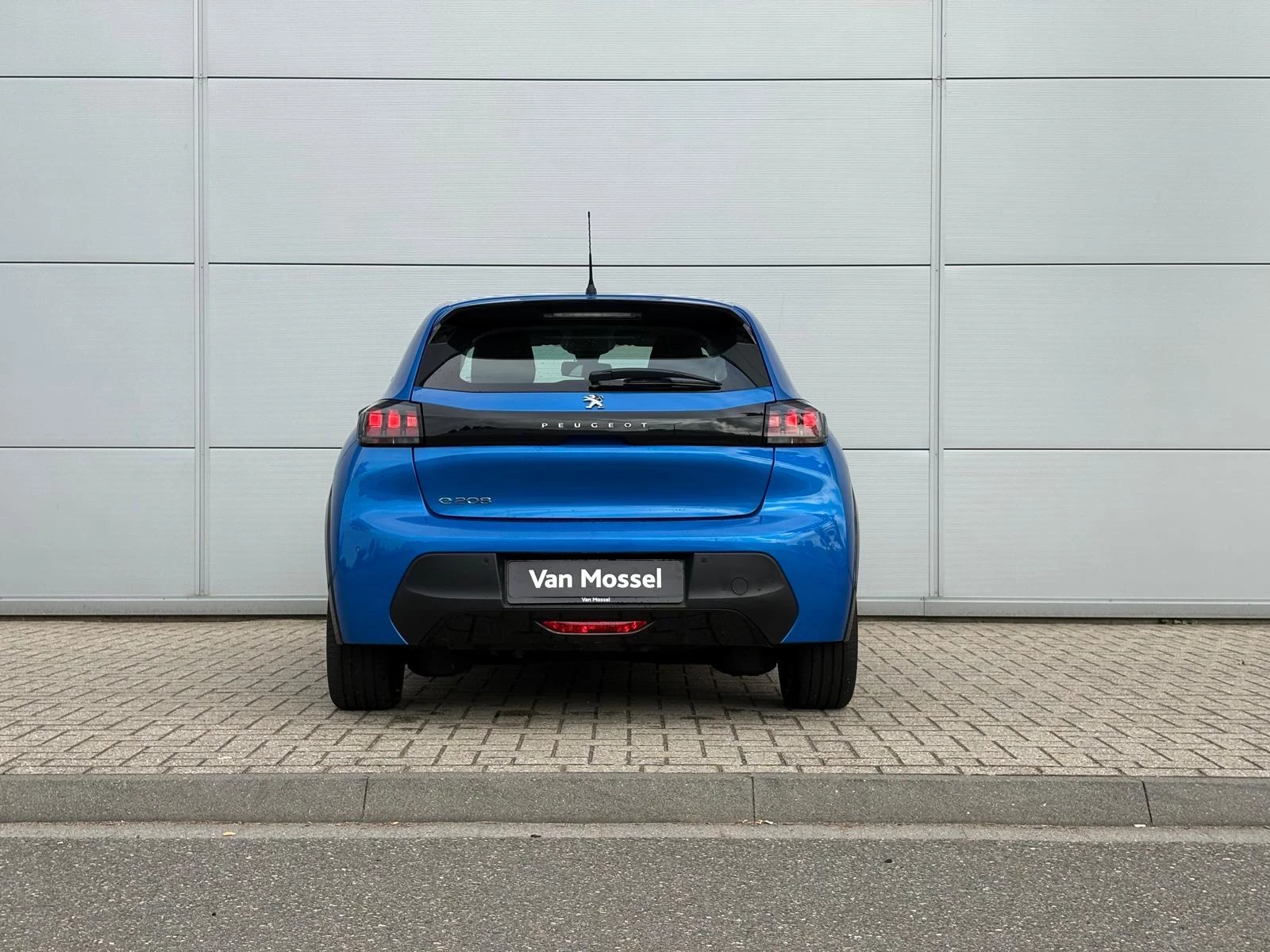 Peugeot-e-208-image-4