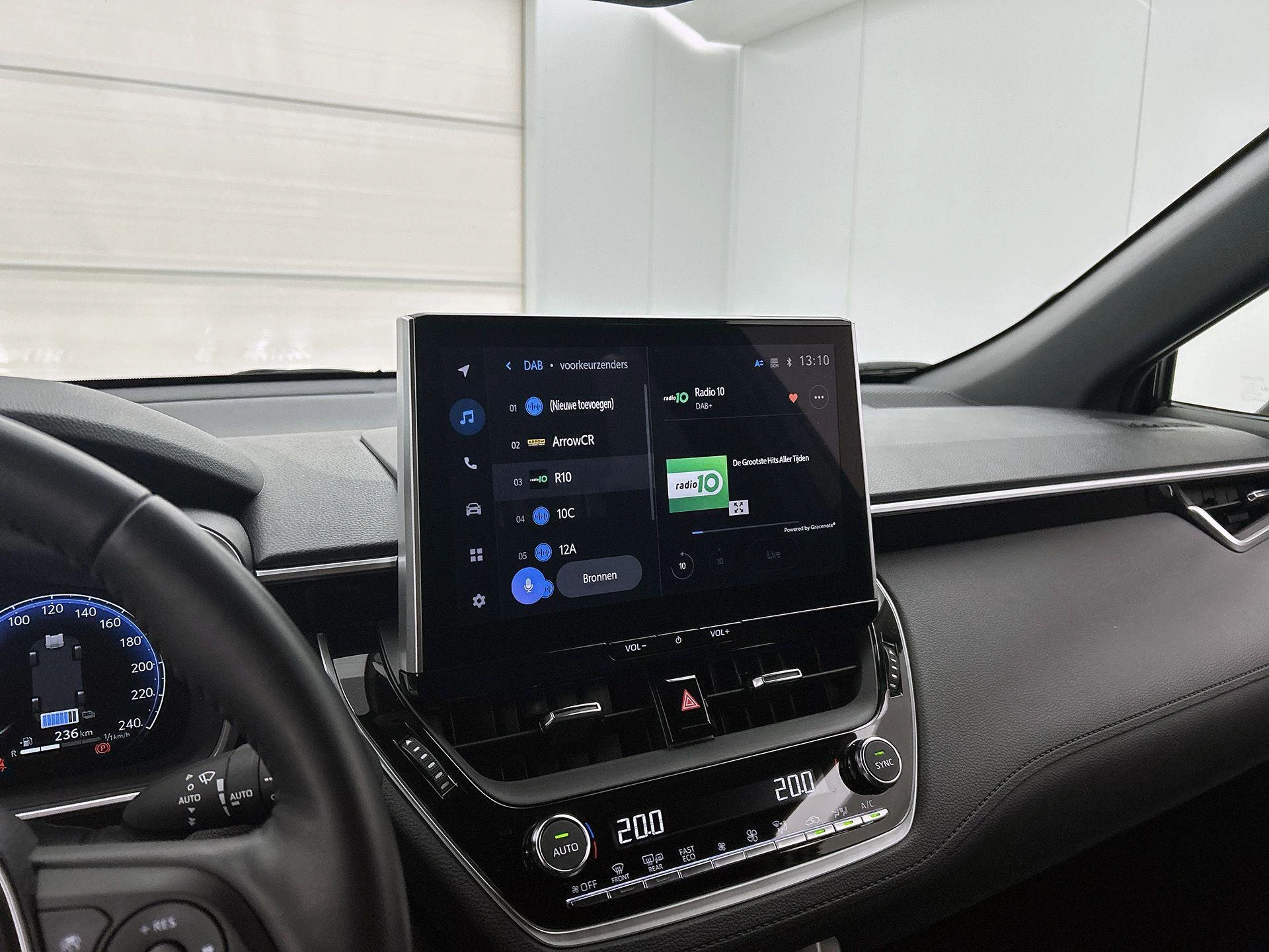 Toyota-Corolla Cross-image-13