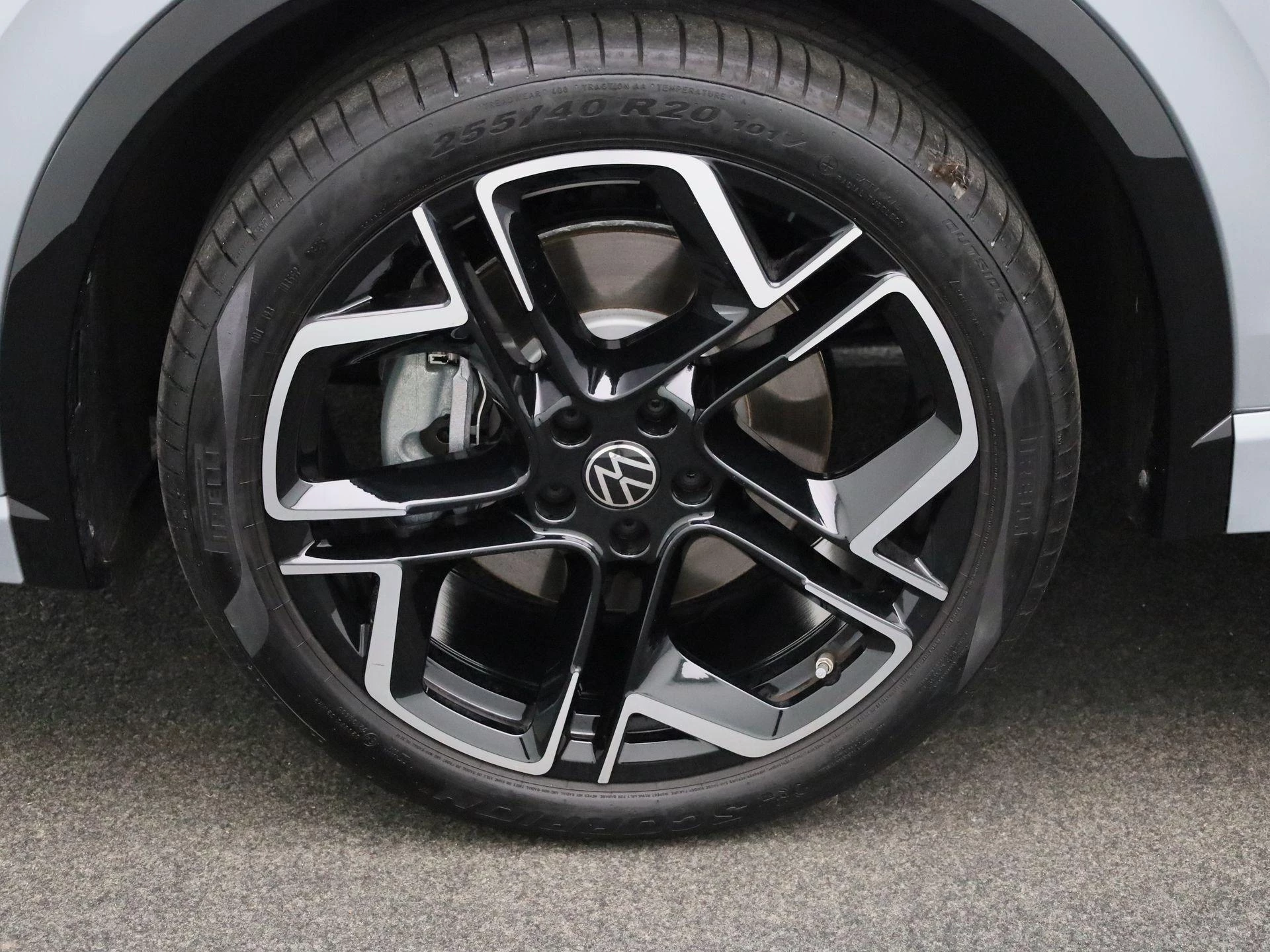 Volkswagen-Tiguan-image-13