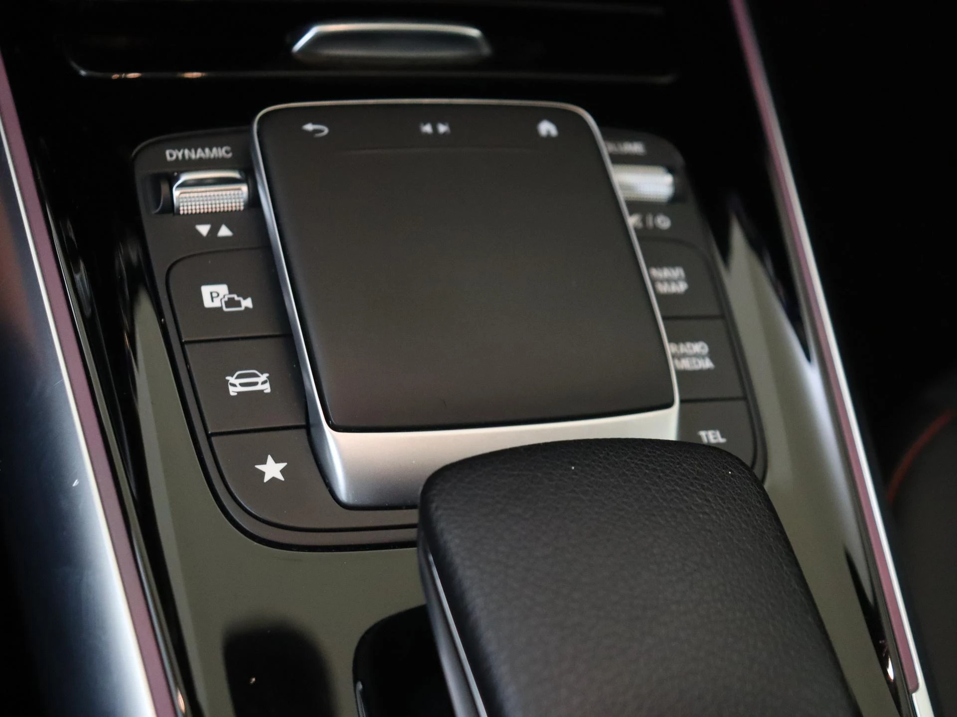 Mercedes-Benz-GLA-image-21