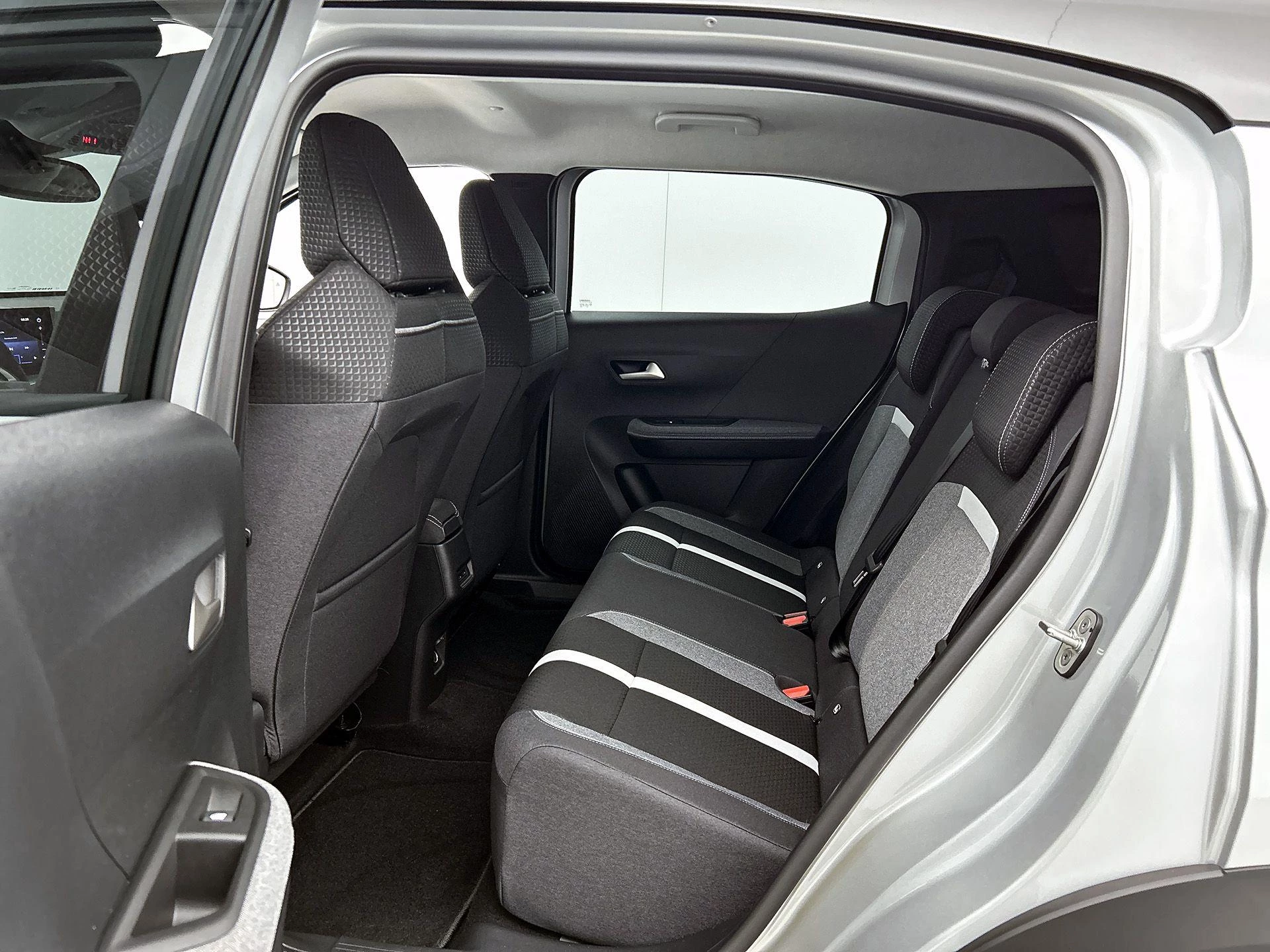 Opel-Frontera-image-26