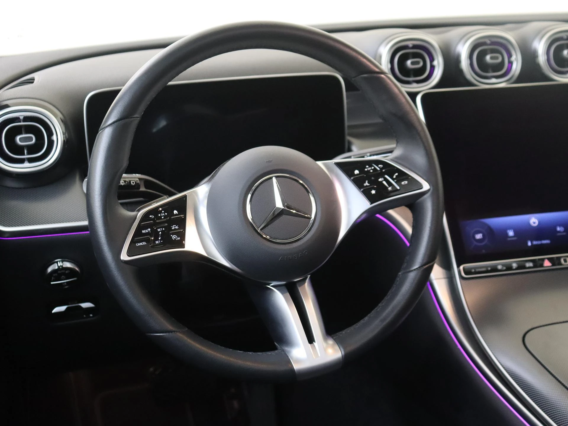 Mercedes-Benz-GLC-image-10