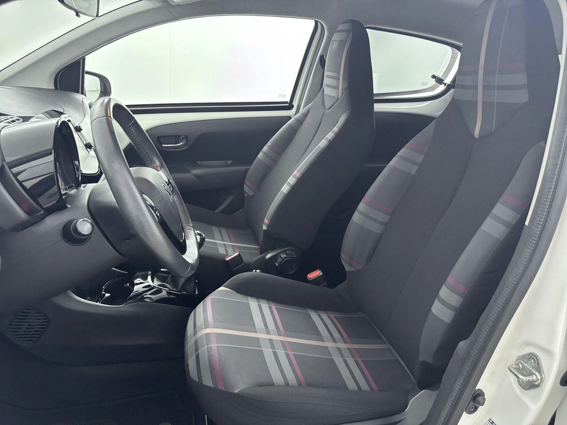 Peugeot 108 1.0 e-VTi Première 69PK