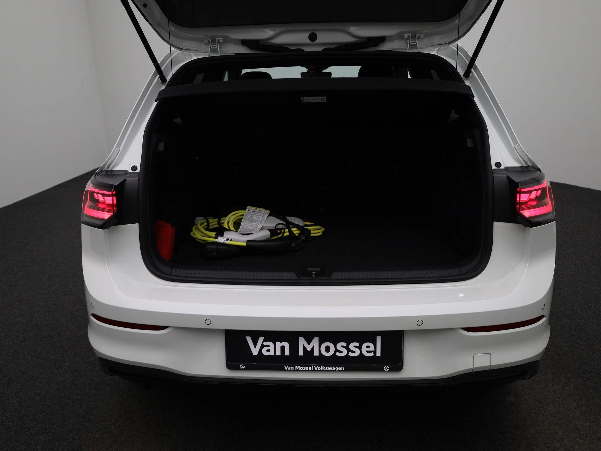 Volkswagen-Golf-image-12