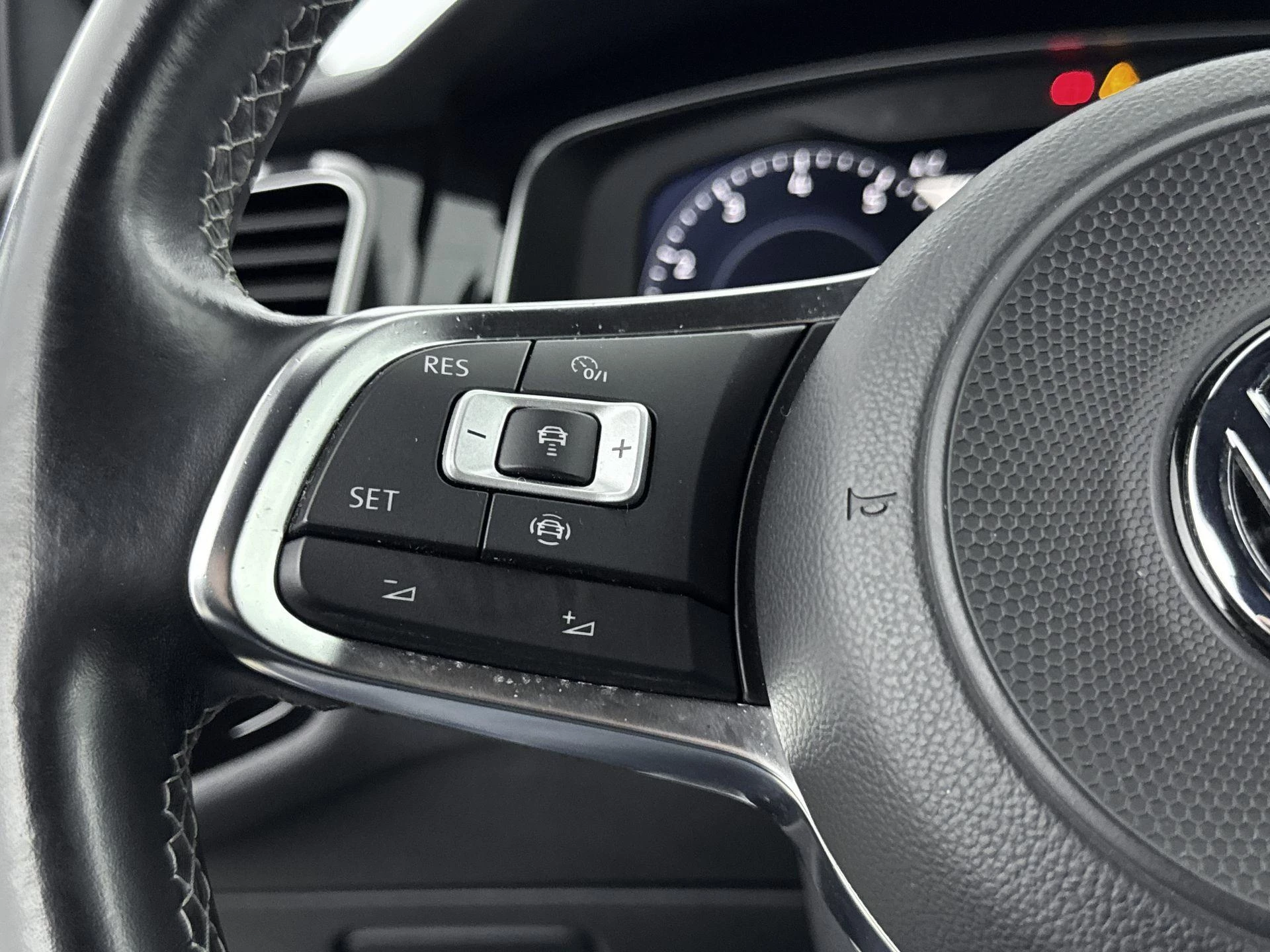 Volkswagen-Golf-image-5