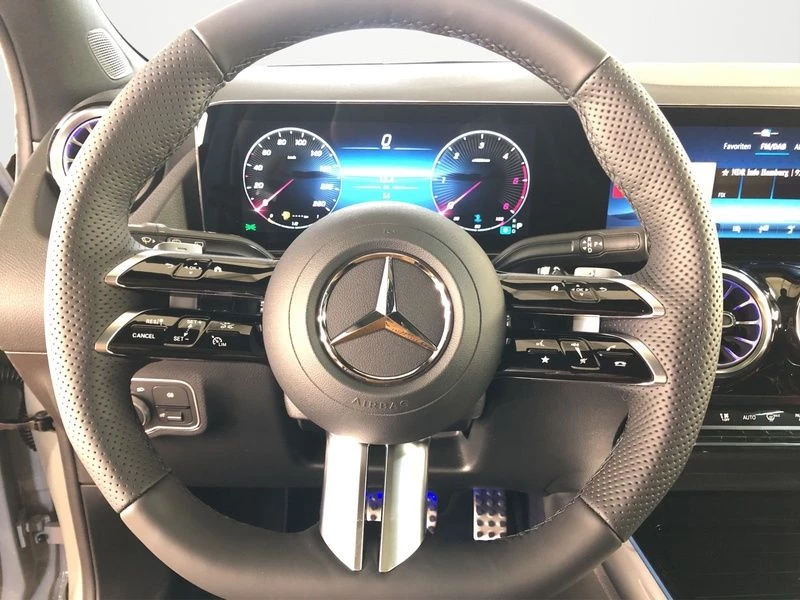 Mercedes-Benz-GLA 200 d-image-14