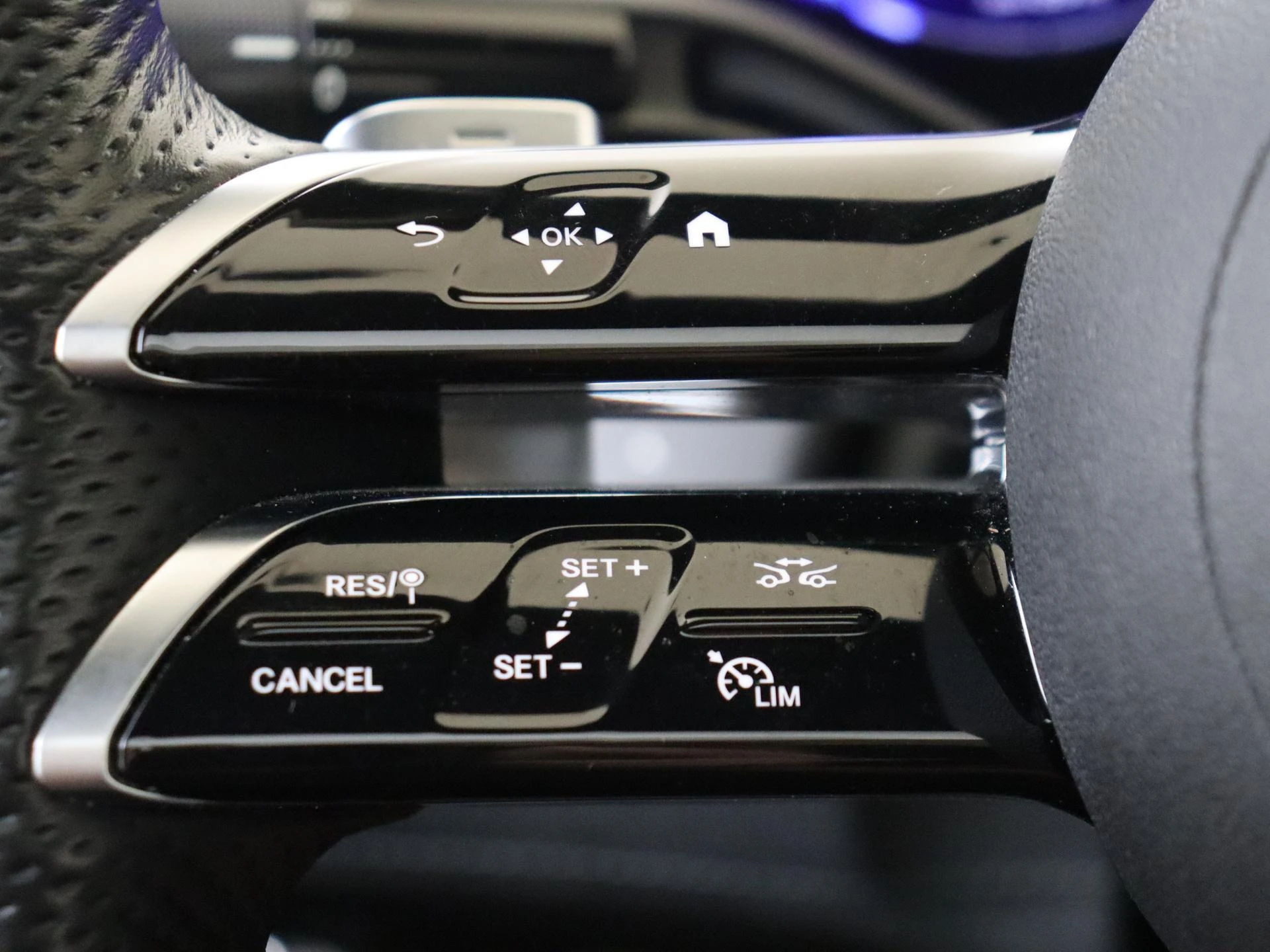 Mercedes-Benz-EQE-image-11