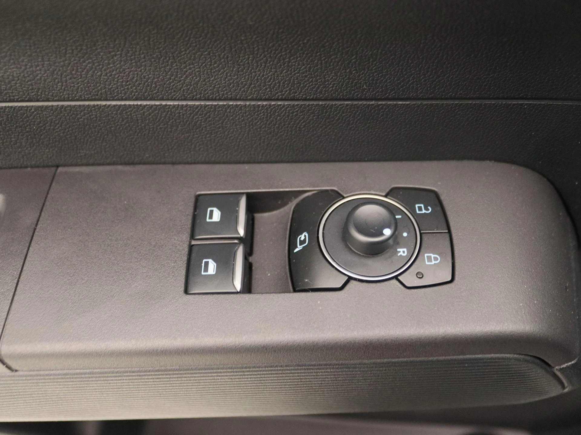 Ford-E-Transit-image-17