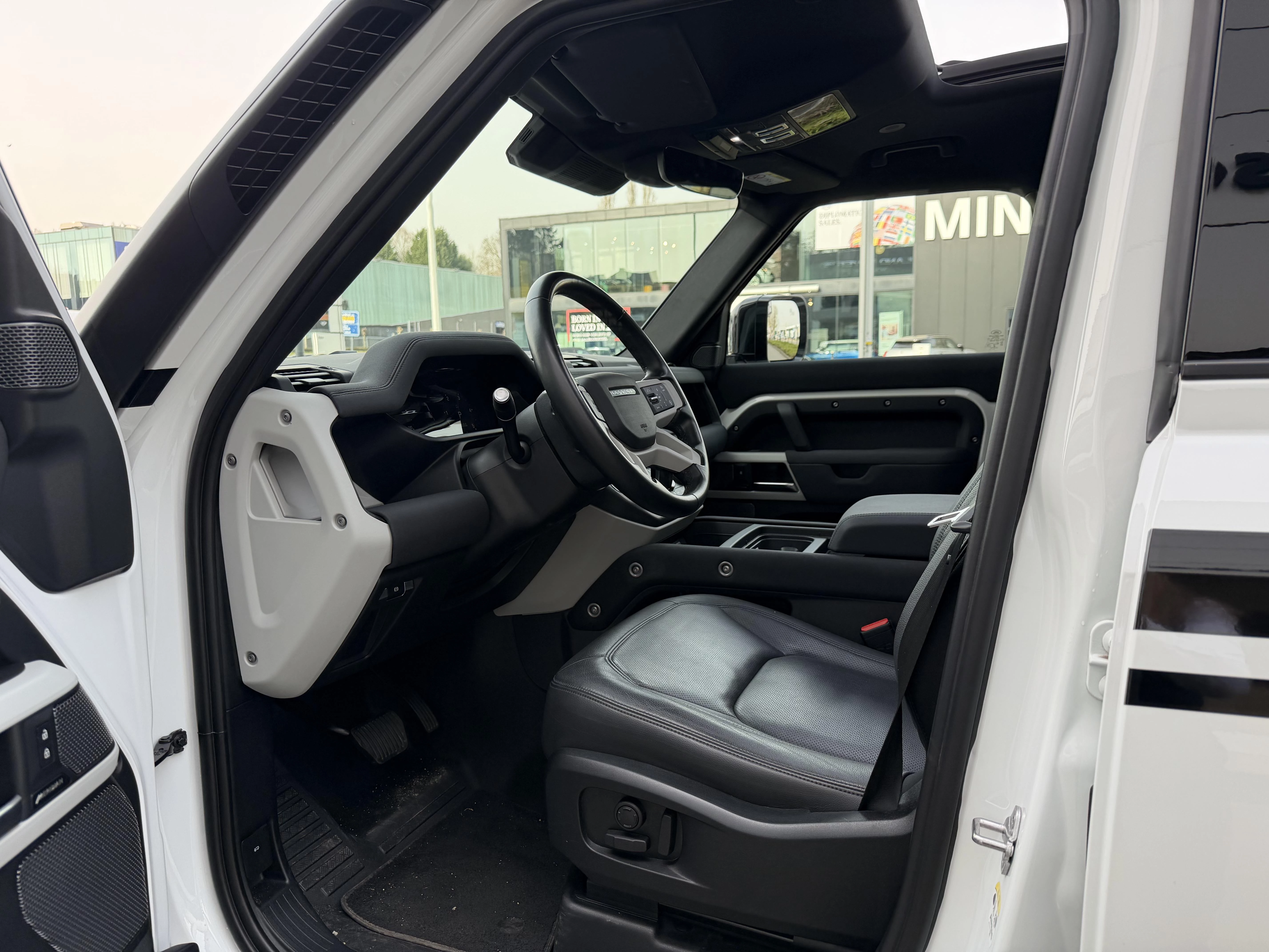 Land Rover Defender 110 D250 SE AWD